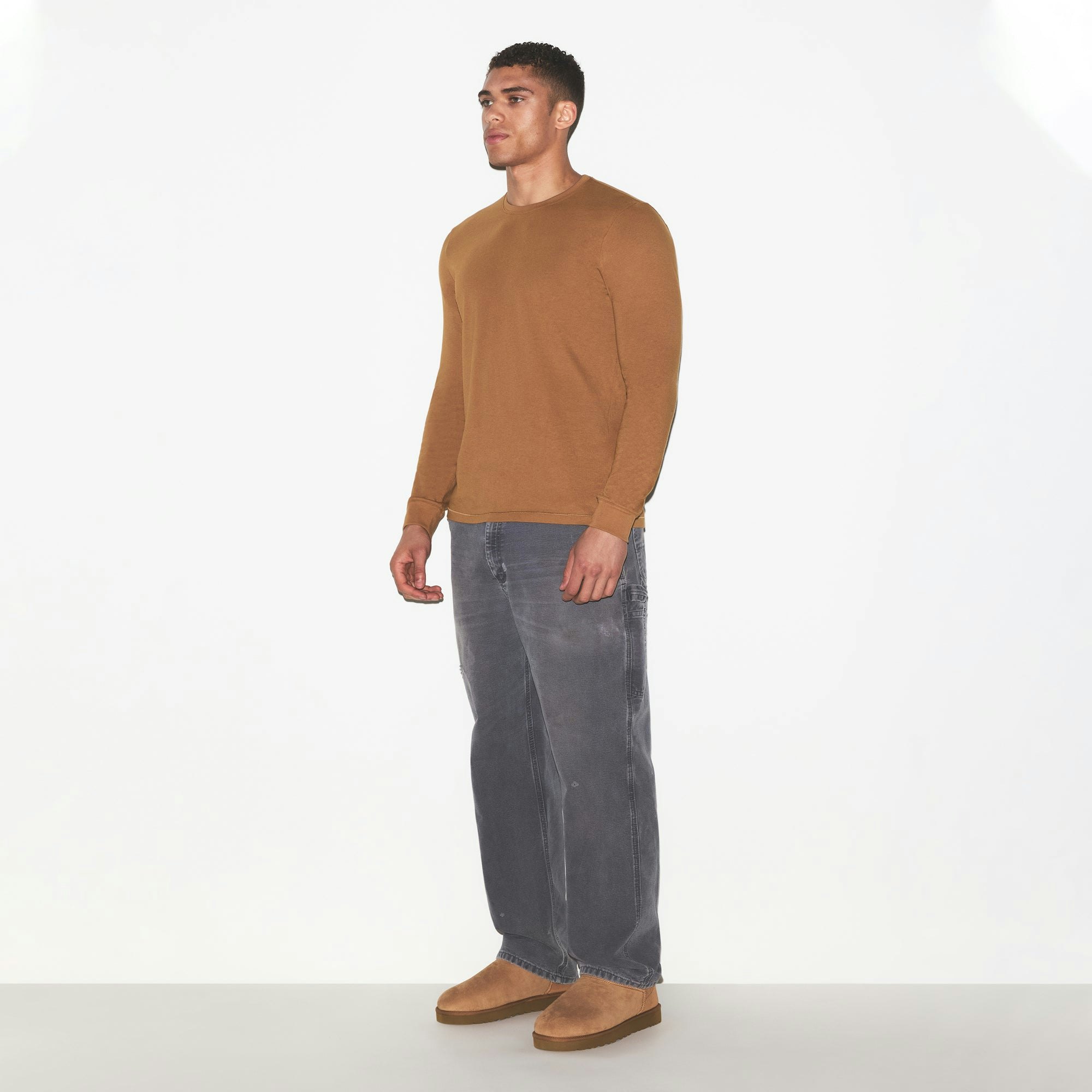 SKIMS COTTON MENS CLASSIC LONG SLEEVE T-SHIRT | RUSSET ON A MODEL FRONT VIEW @ | FOCUS: 0.0, 1.0, 0.9