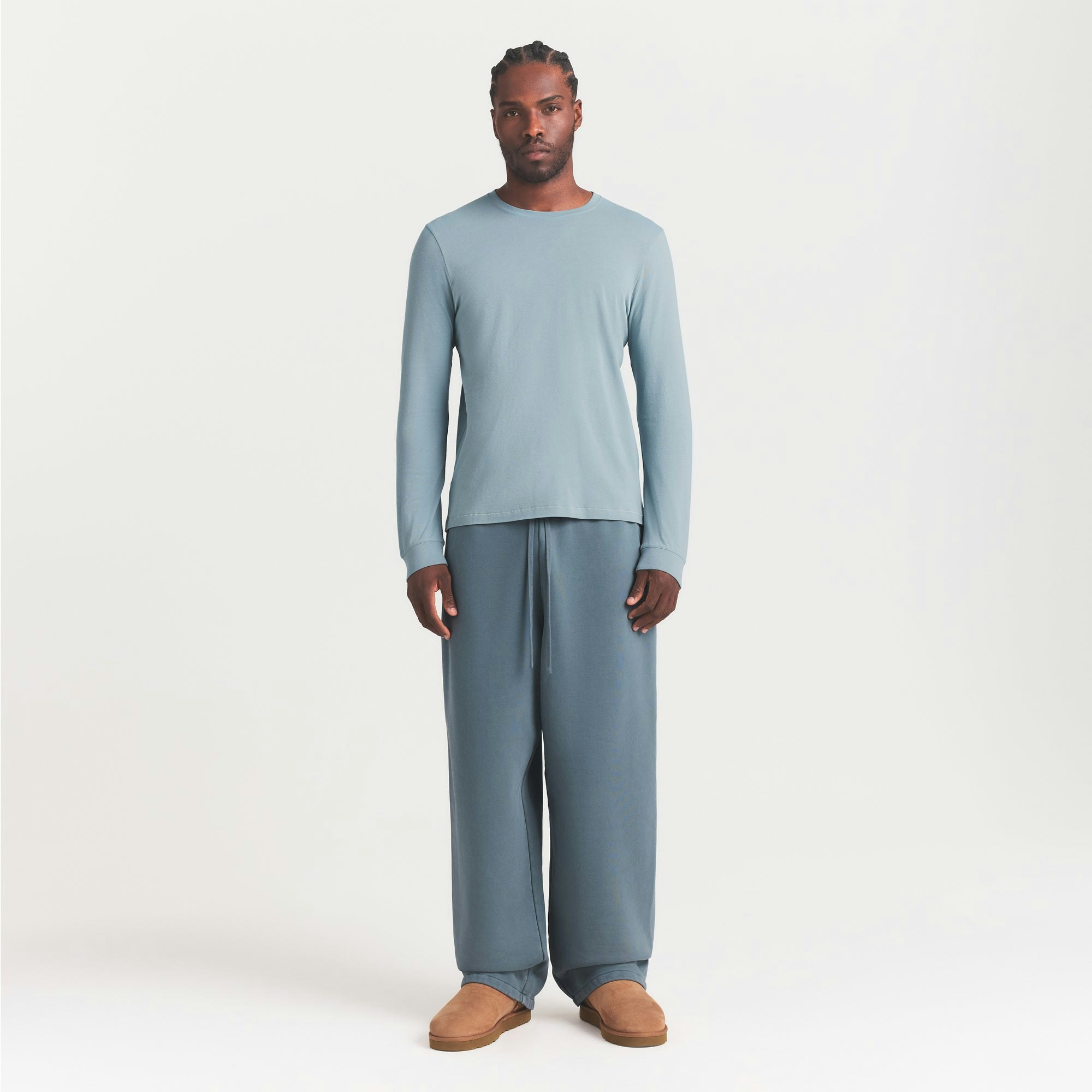 SKIMS COTTON MENS CLASSIC LONG SLEEVE T-SHIRT | SKY ON A MODEL FRONT VIEW @ | FOCUS: 0.0, 1.0, 0.9