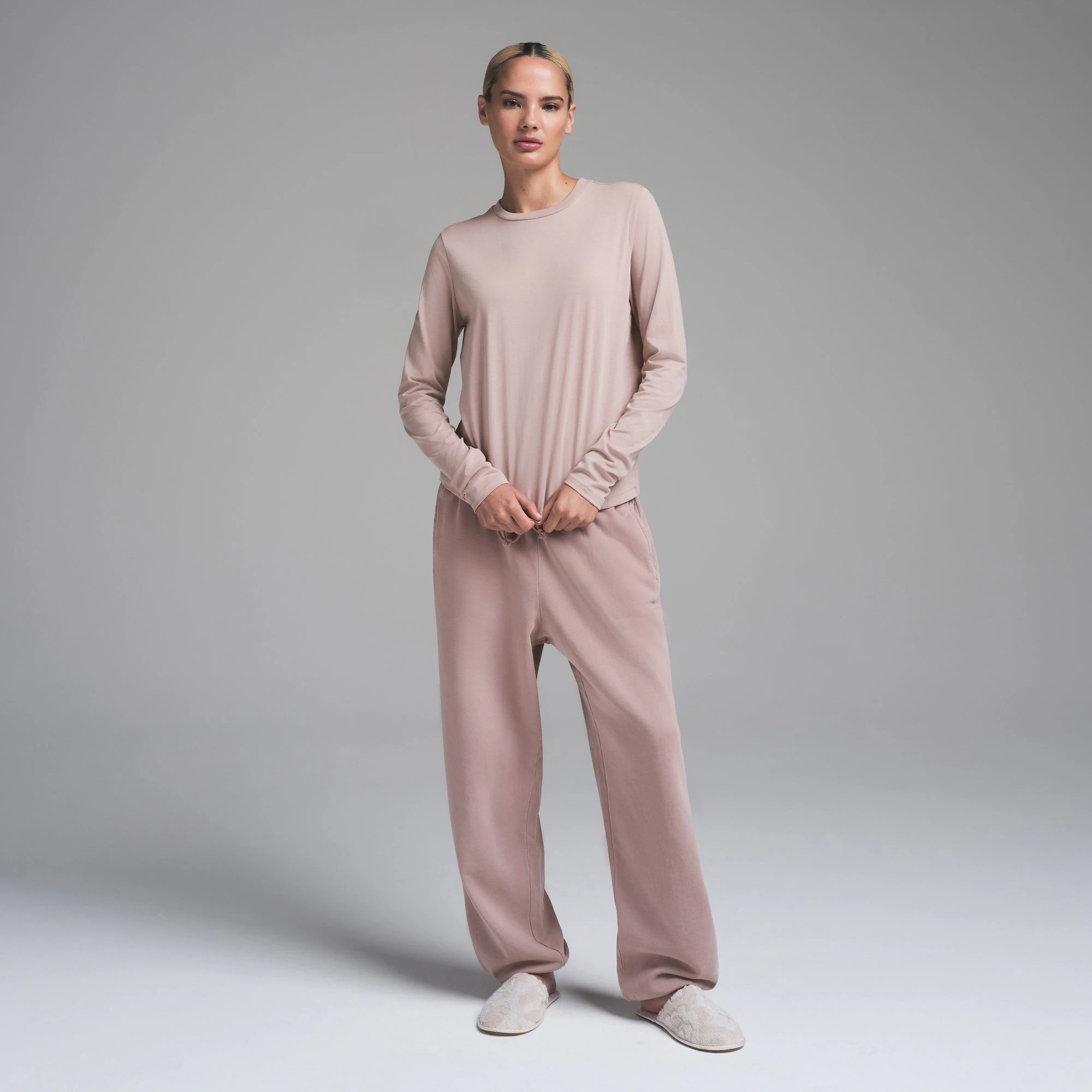 RELAXED TEES LONG SLEEVE T-SHIRT | FAWN ON A MODEL FRONT VIEW | FOCUS: 0.0, 1.0, 0.9