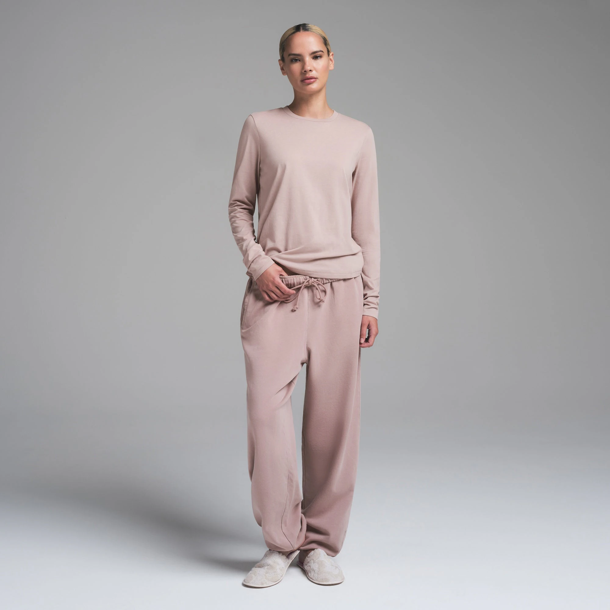 RELAXED TEES LONG SLEEVE T-SHIRT | FAWN ON A MODEL FRONT VIEW | FOCUS: 0.0, 1.0, 0.9