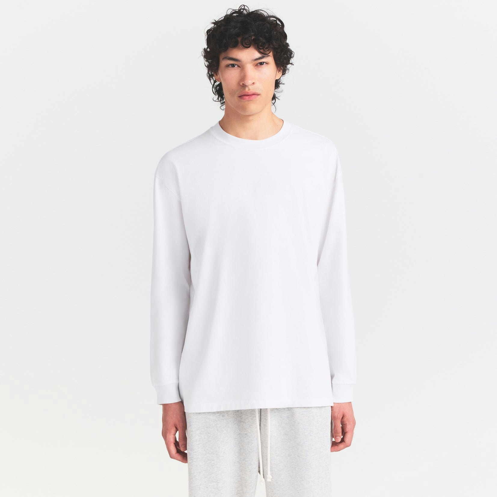 HEAVYWEIGHT COTTON MENS RELAXED LONG SLEEVE T-SHIRT | CHALK ON A MODEL SIDE VIEW @ | FOCUS: 0.0, 1.0, 0.9