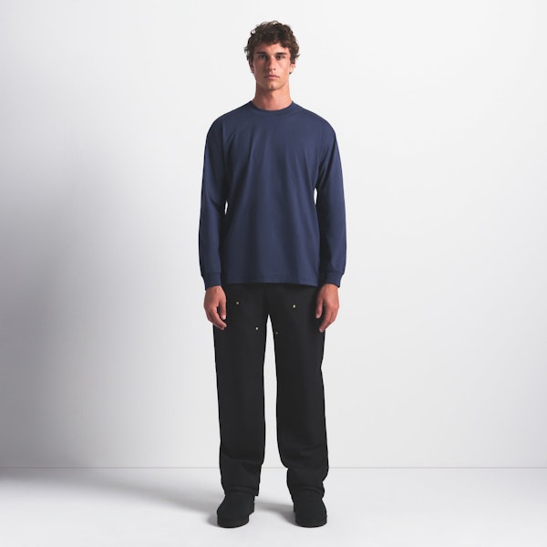 HEAVYWEIGHT COTTON MENS RELAXED LONG SLEEVE T-SHIRT | DAMSON ON A MODEL FRONT VIEW @ | FOCUS: 0.0, 1.0, 0.9