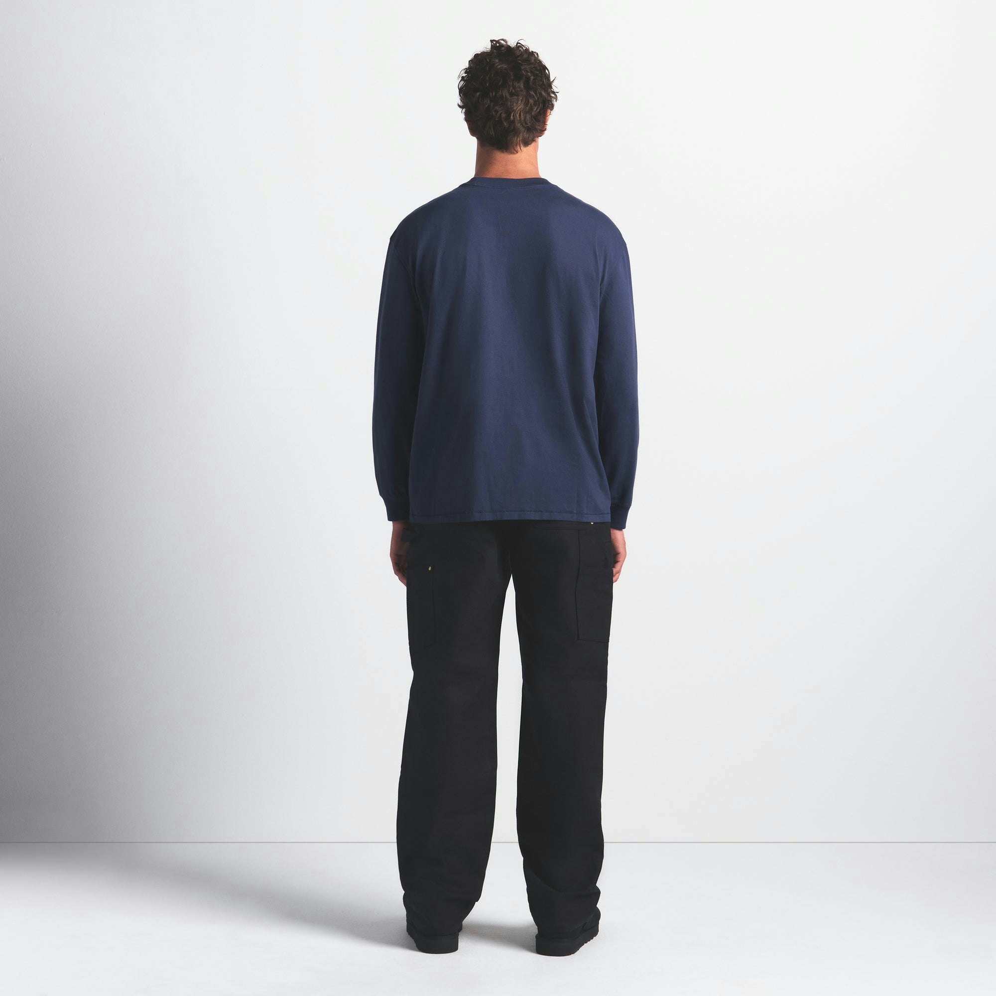 HEAVYWEIGHT COTTON MENS RELAXED LONG SLEEVE T-SHIRT | DAMSON ON A MODEL FRONT VIEW @ | FOCUS: 0.7, 1.0, 0.9