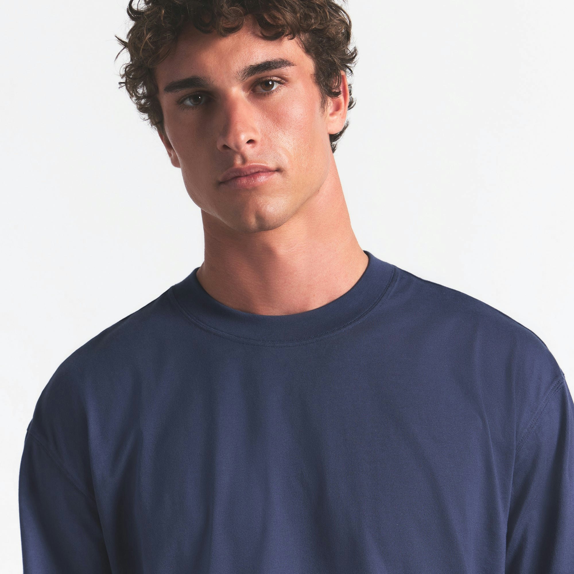 HEAVYWEIGHT COTTON MENS RELAXED LONG SLEEVE T-SHIRT | DAMSON ON A MODEL FRONT VIEW @ | FOCUS: 0.0, 1.0, 0.9