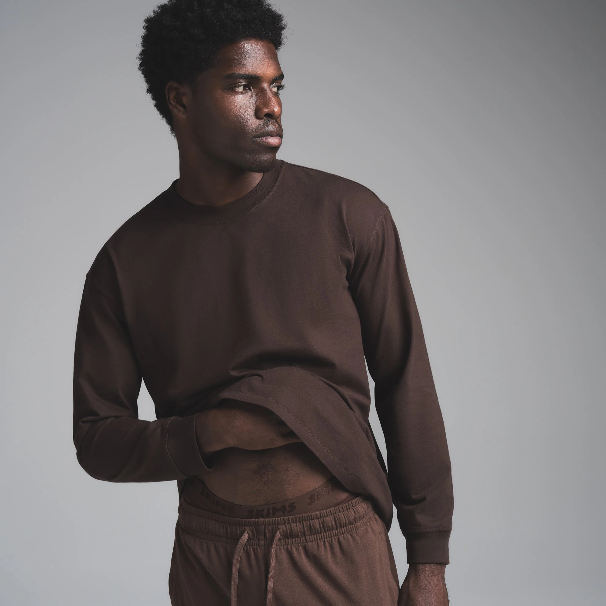 HEAVYWEIGHT COTTON MENS RELAXED LONG SLEEVE T-SHIRT | ESPRESSO ON A MODEL SIDE VIEW