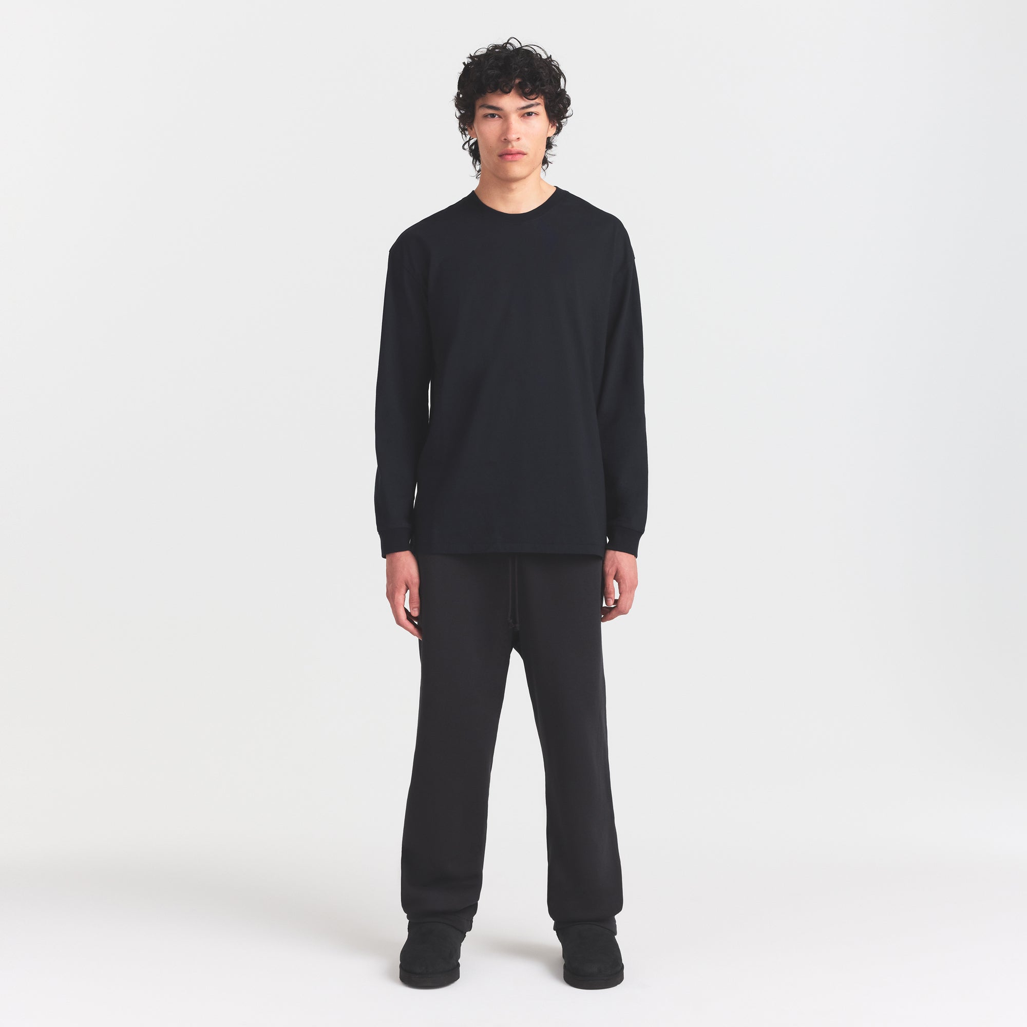 HEAVYWEIGHT COTTON MENS RELAXED LONG SLEEVE T-SHIRT | OBSIDIAN ON A MODEL FRONT VIEW @ | FOCUS: 0.0, 1.0, 0.9