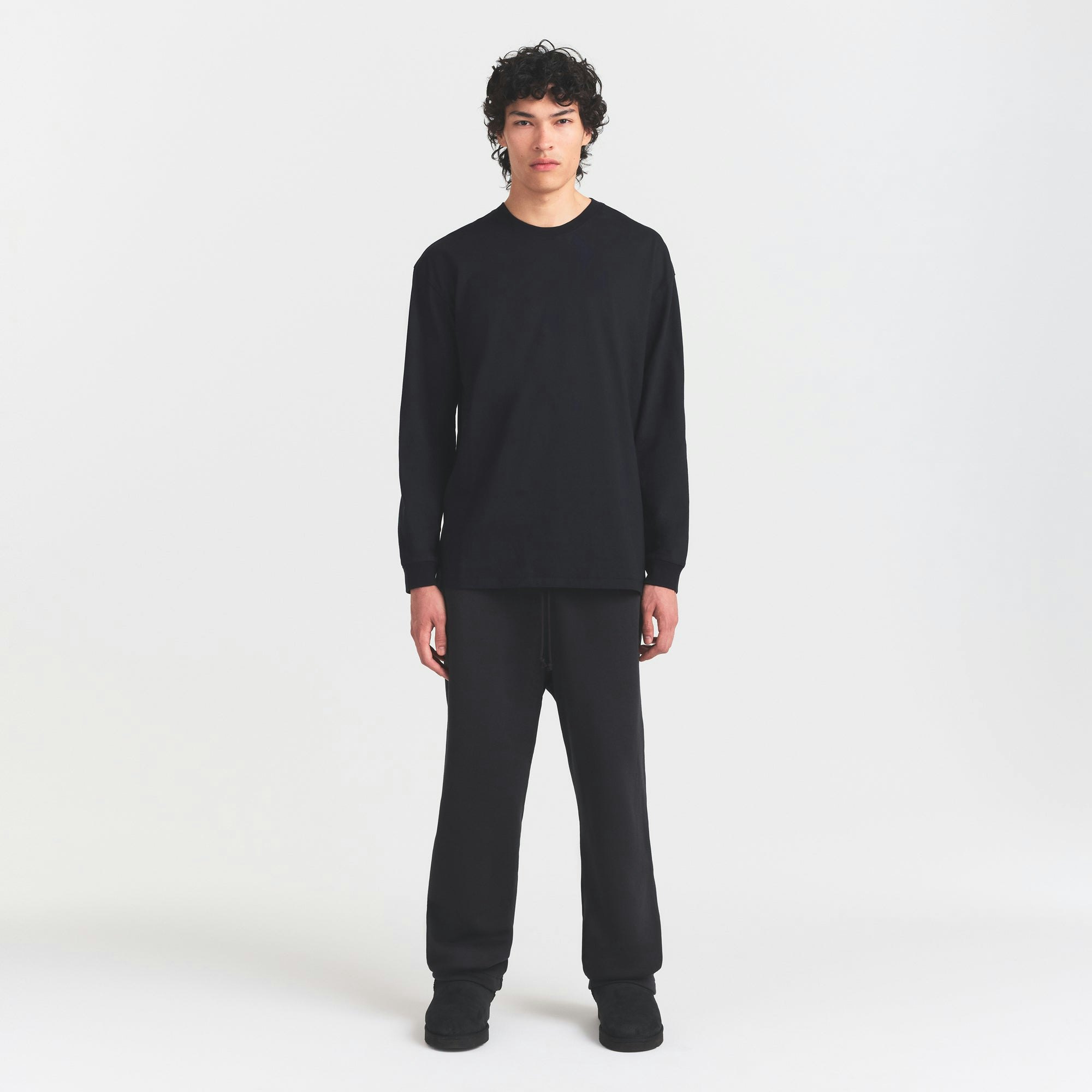 HEAVYWEIGHT COTTON MENS RELAXED LONG SLEEVE T-SHIRT | OBSIDIAN ON A MODEL FRONT VIEW @ | FOCUS: 0.0, 1.0, 0.9