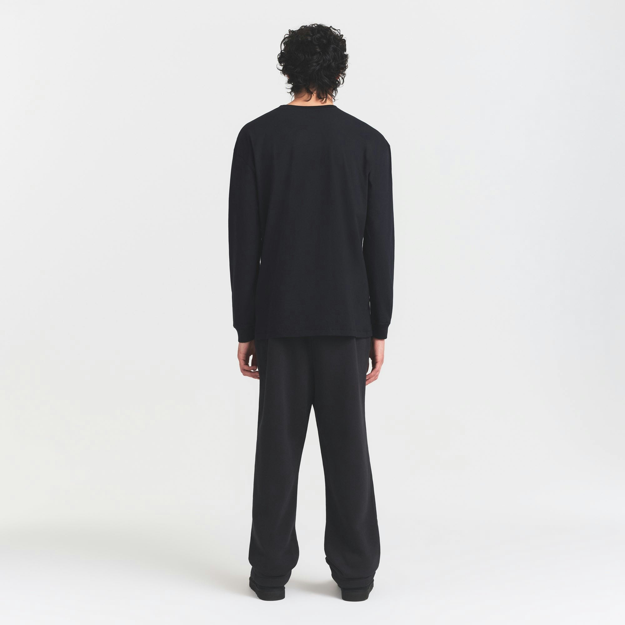 HEAVYWEIGHT COTTON MENS RELAXED LONG SLEEVE T-SHIRT | OBSIDIAN ON A MODEL FRONT VIEW @ | FOCUS: 0.0, 1.0, 0.9