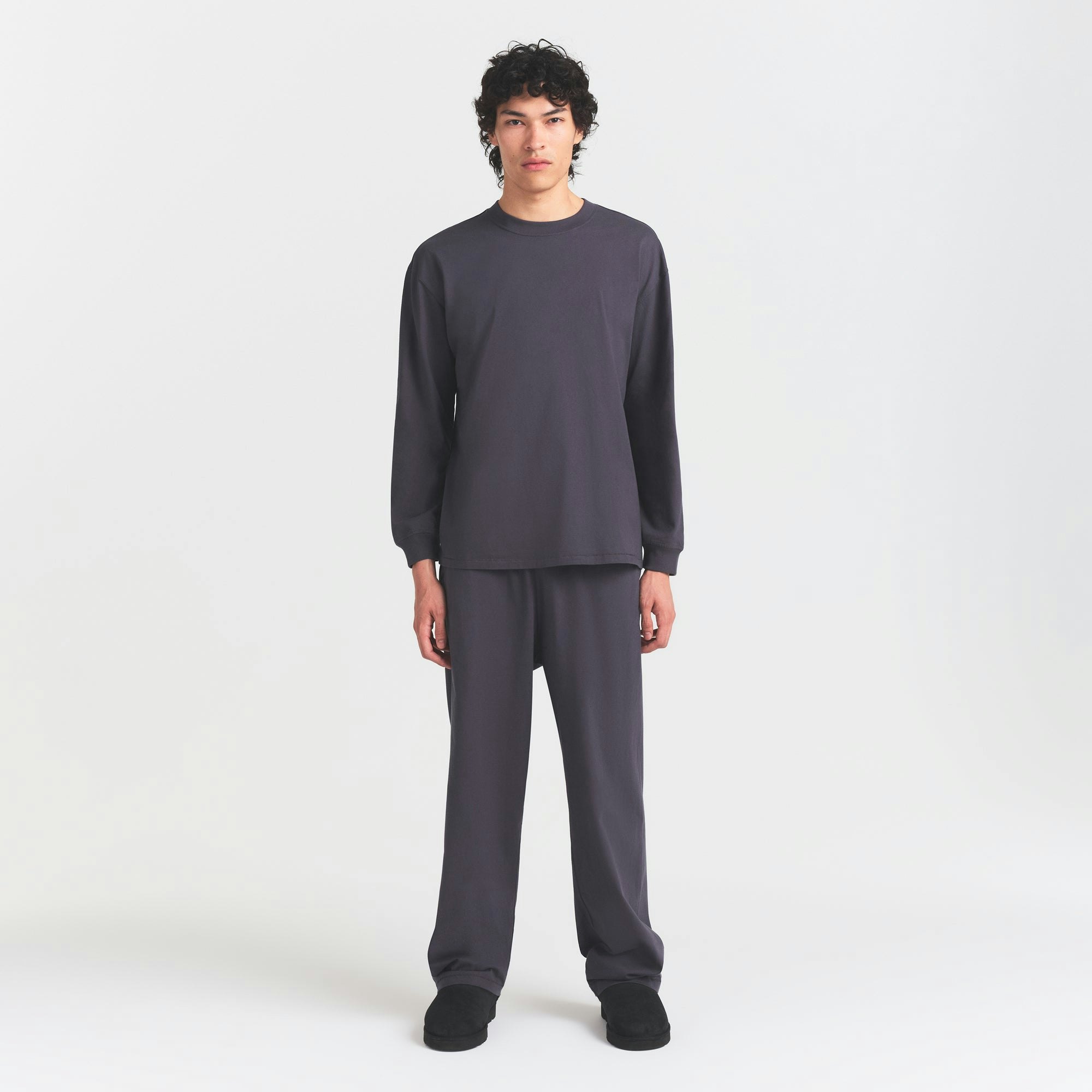 HEAVYWEIGHT COTTON MENS RELAXED LONG SLEEVE T-SHIRT | RAVEN ON A MODEL FRONT VIEW @ | FOCUS: 0.0, 1.0, 0.9