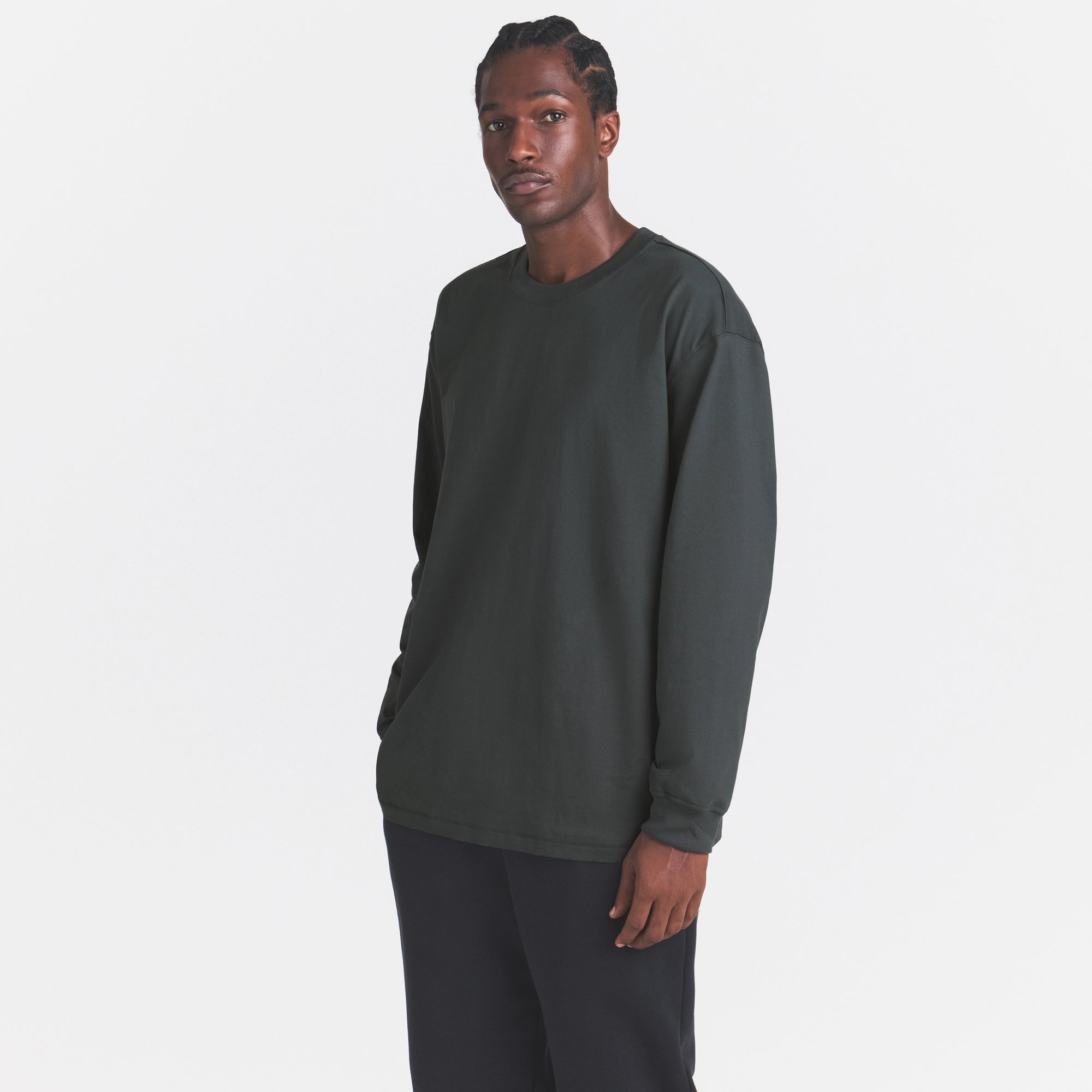 HEAVYWEIGHT COTTON MENS RELAXED LONG SLEEVE T-SHIRT | DEEP SEA ON A MODEL SIDE VIEW @ | FOCUS: 0.0, 1.0, 0.9