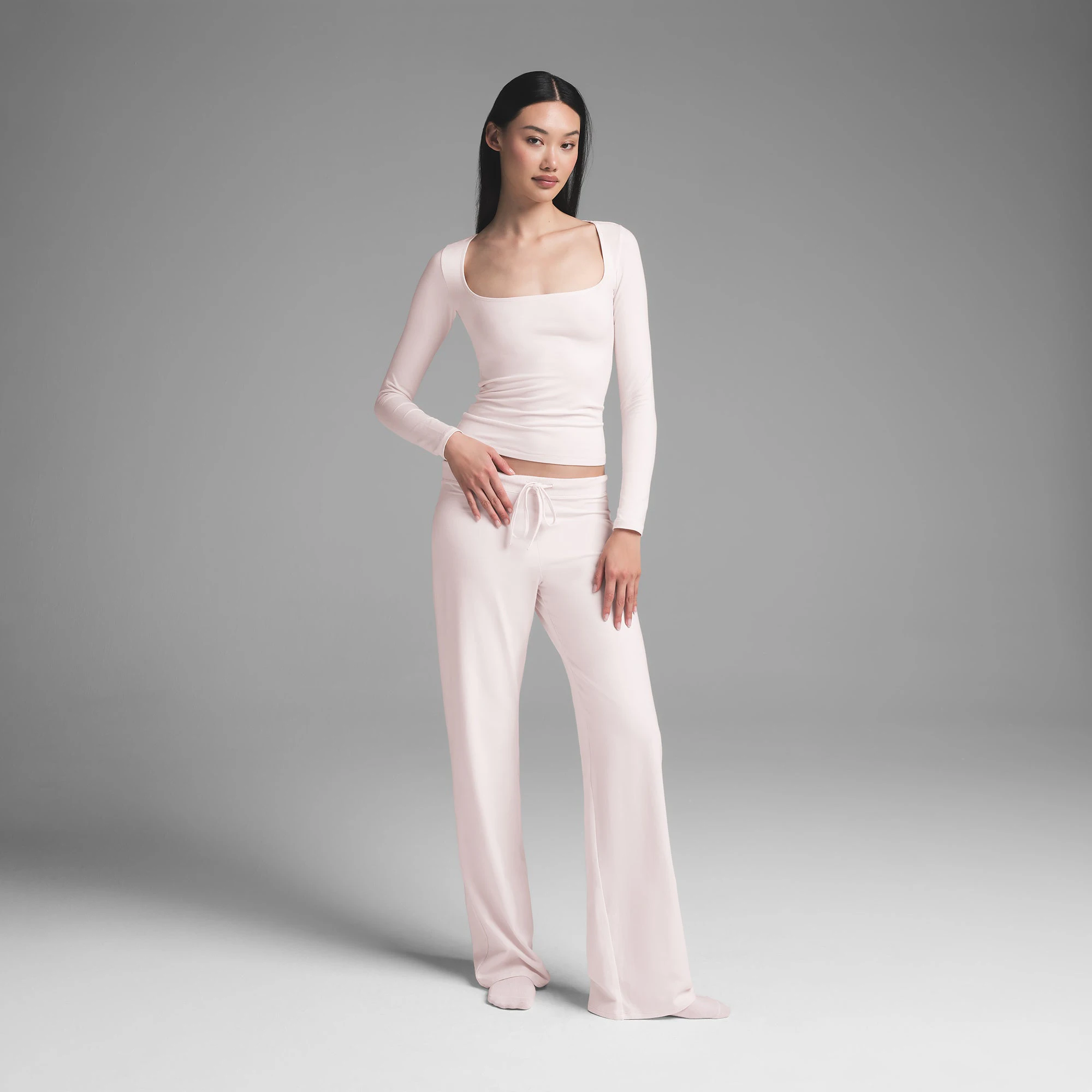 COTTON JERSEY SCOOP NECK LONG SLEEVE TOP | BARELY PINK ON A MODEL FRONT VIEW | FOCUS: 0.0, 1.0, 0.9