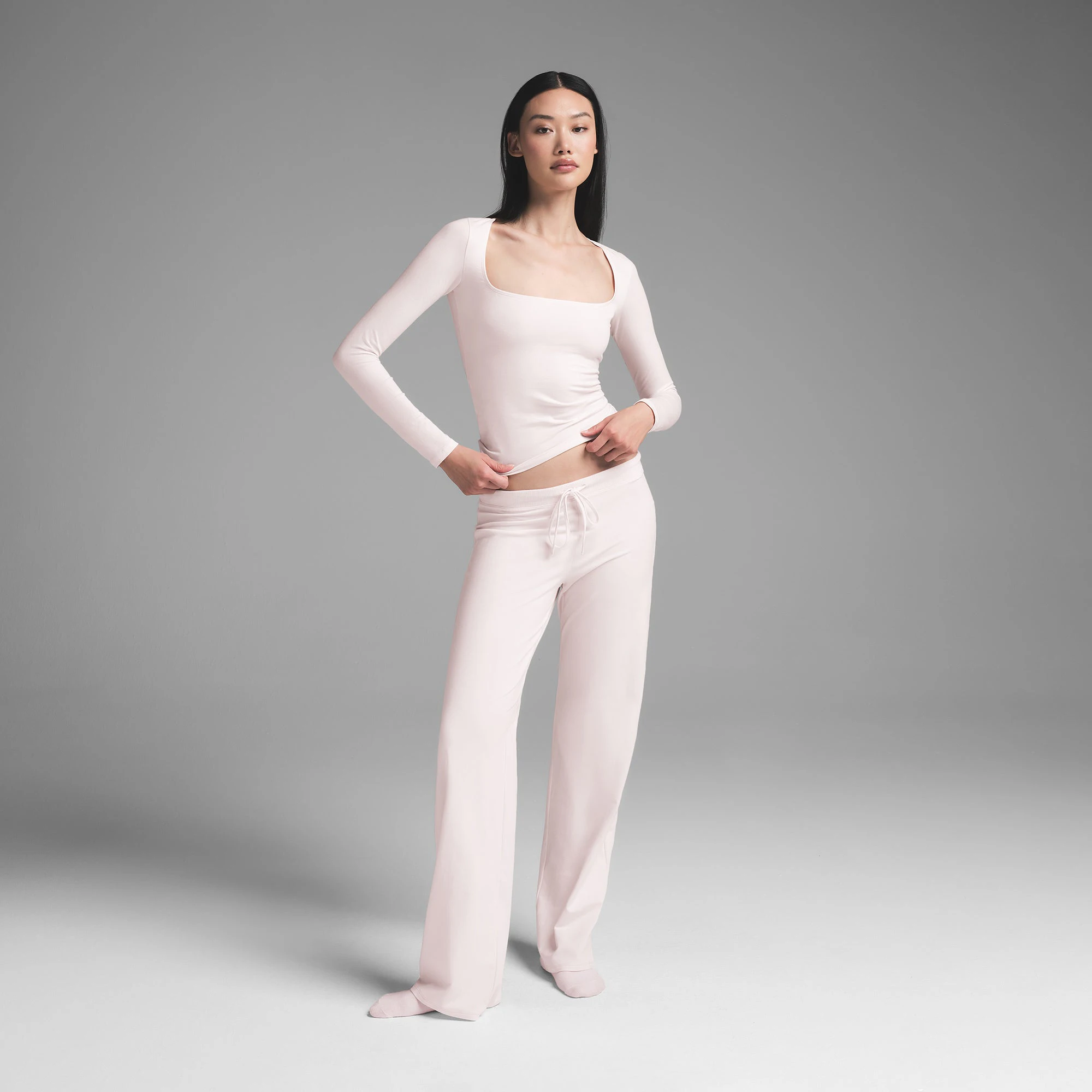 COTTON JERSEY SCOOP NECK LONG SLEEVE TOP | BARELY PINK ON A MODEL FRONT VIEW | FOCUS: 0.0, 1.0, 0.9