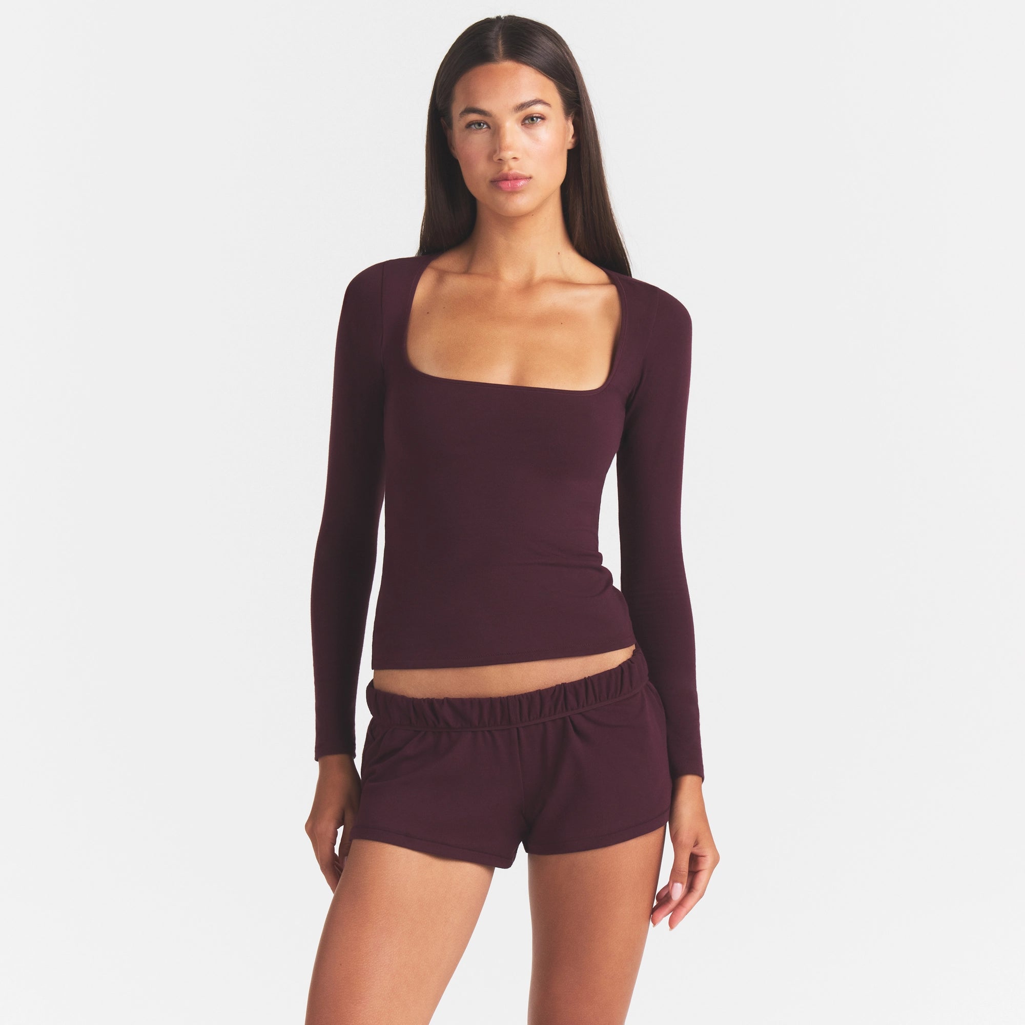 COTTON JERSEY SCOOP NECK LONG SLEEVE TOP | CURRANT & LAYS FLAT ON A WHITE BACKGROUND | FLT @ | FOCUS: 0.0, 1.0, 0.9
