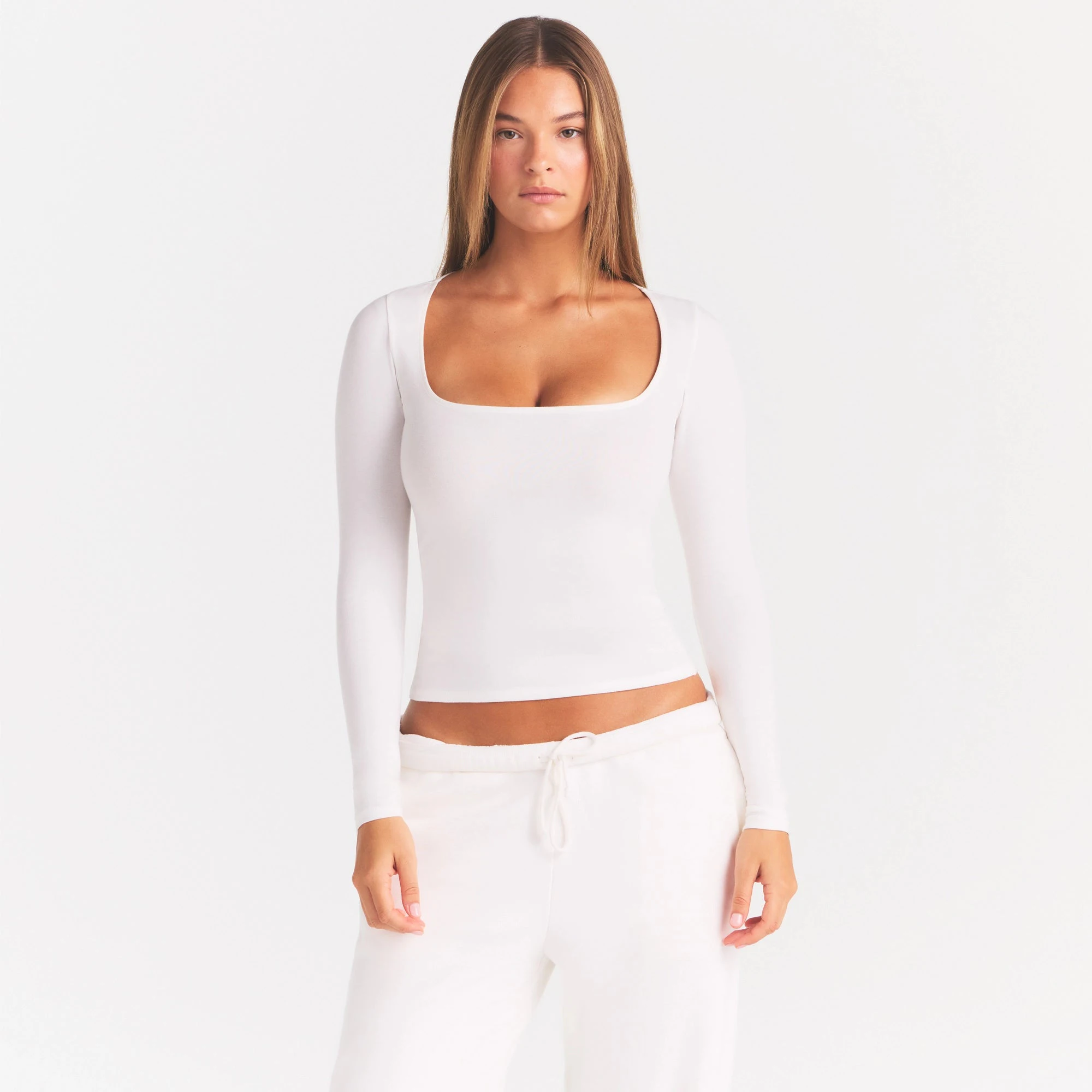 COTTON JERSEY SCOOP NECK LONG SLEEVE TOP | MARBLE ON A MODEL SIDE VIEW @ | FOCUS: 0.0, 1.0, 0.9