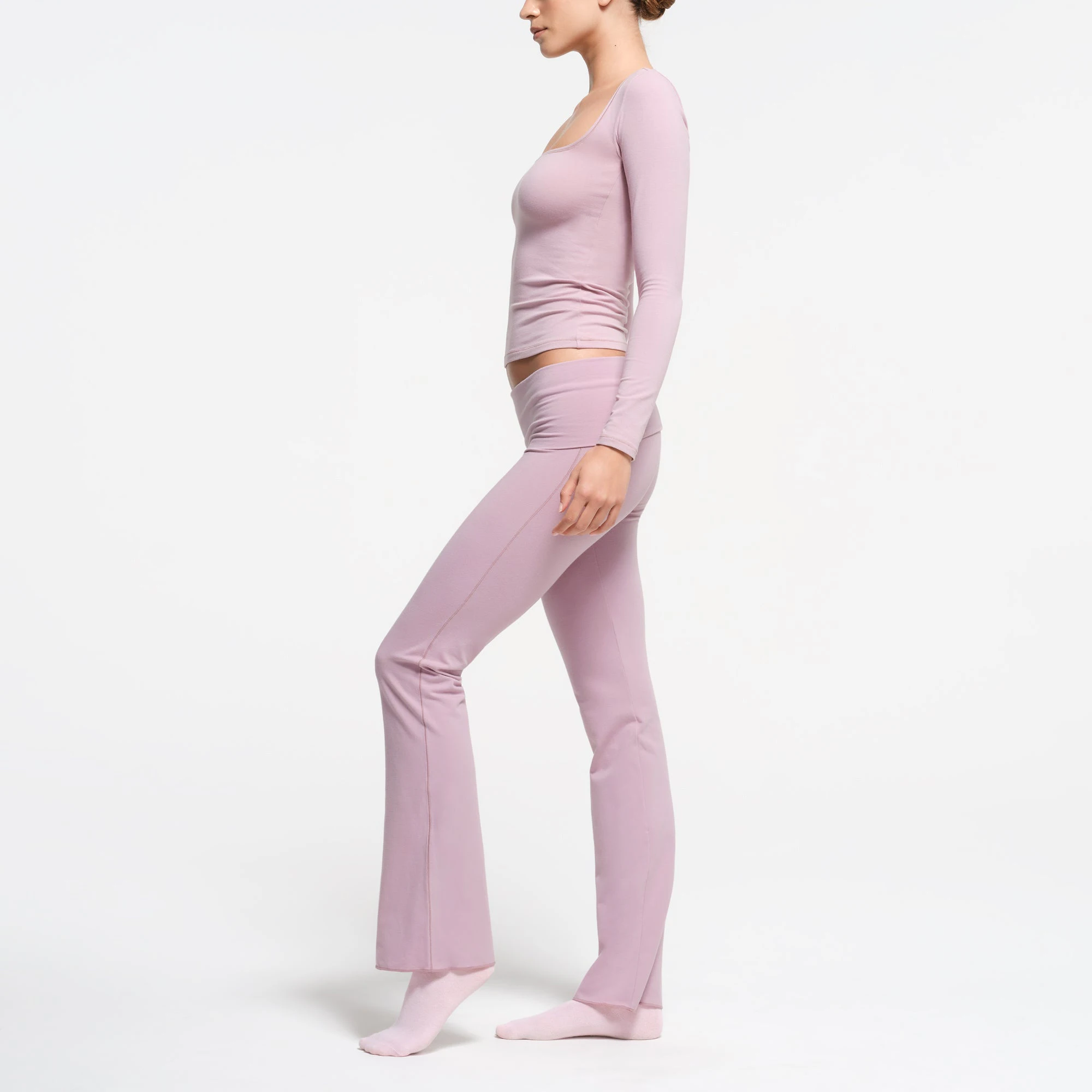 COTTON JERSEY SCOOP NECK LONG SLEEVE TOP | DUSK ON A MODEL SIDE VIEW