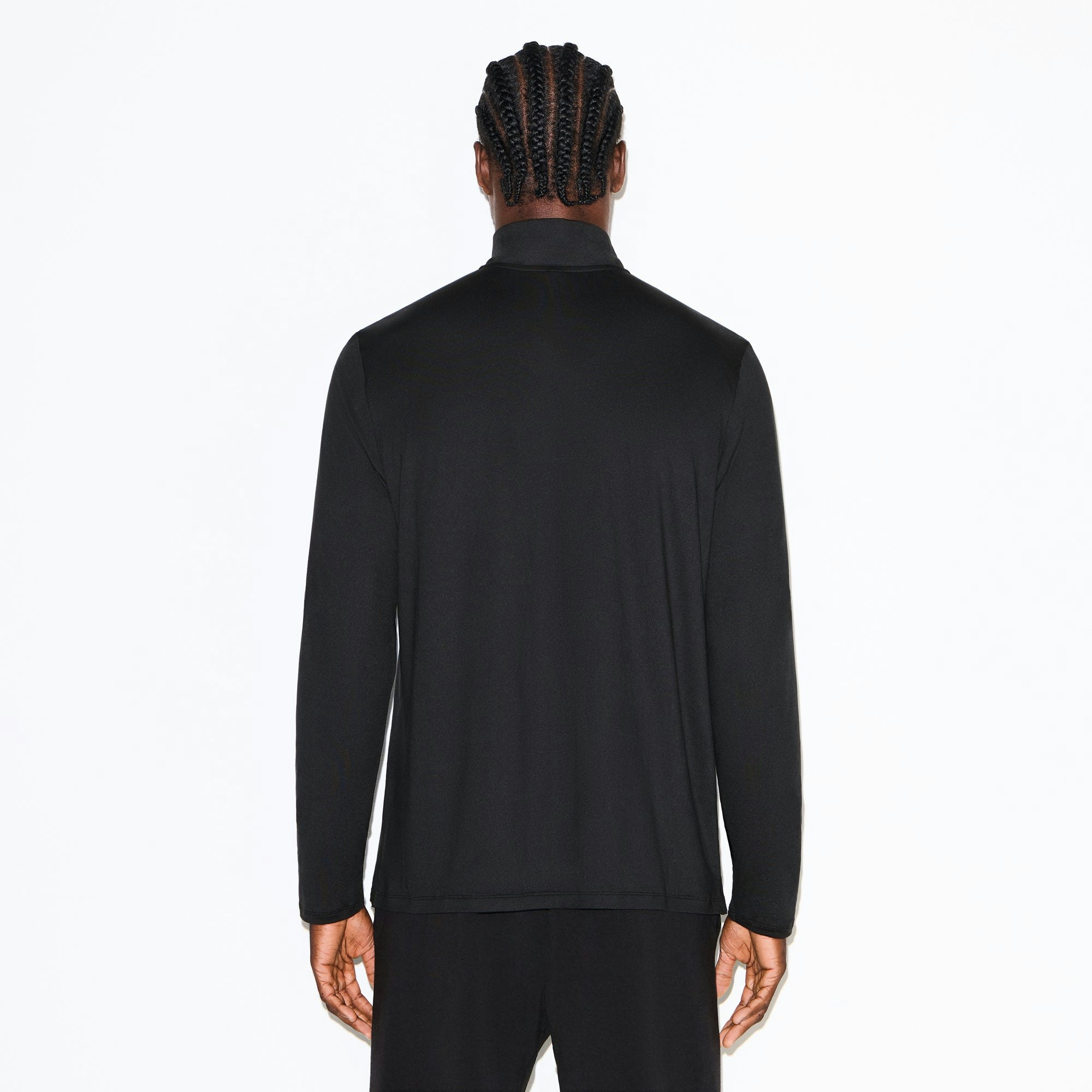 OUTDOOR JERSEY MENS HALF ZIP TOP | ONYX ON A MODEL SIDE VIEW @ | FOCUS: 0.0, 1.0, 0.9