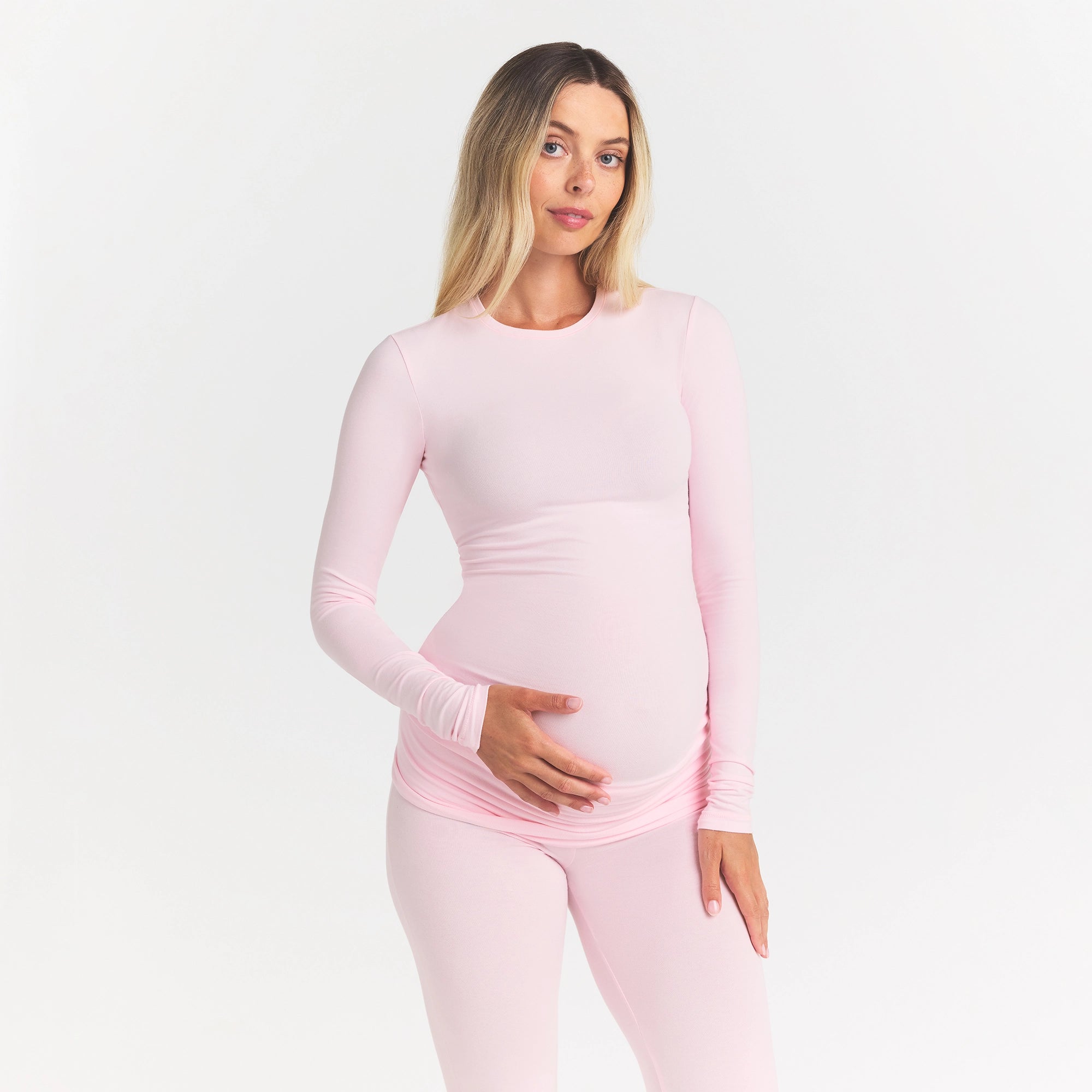 COTTON JERSEY MATERNITY LONG SLEEVE T-SHIRT | CHERRY BLOSSOM ON A MODEL FRONT VIEW @ | FOCUS: 0.0, 1.0, 0.9
