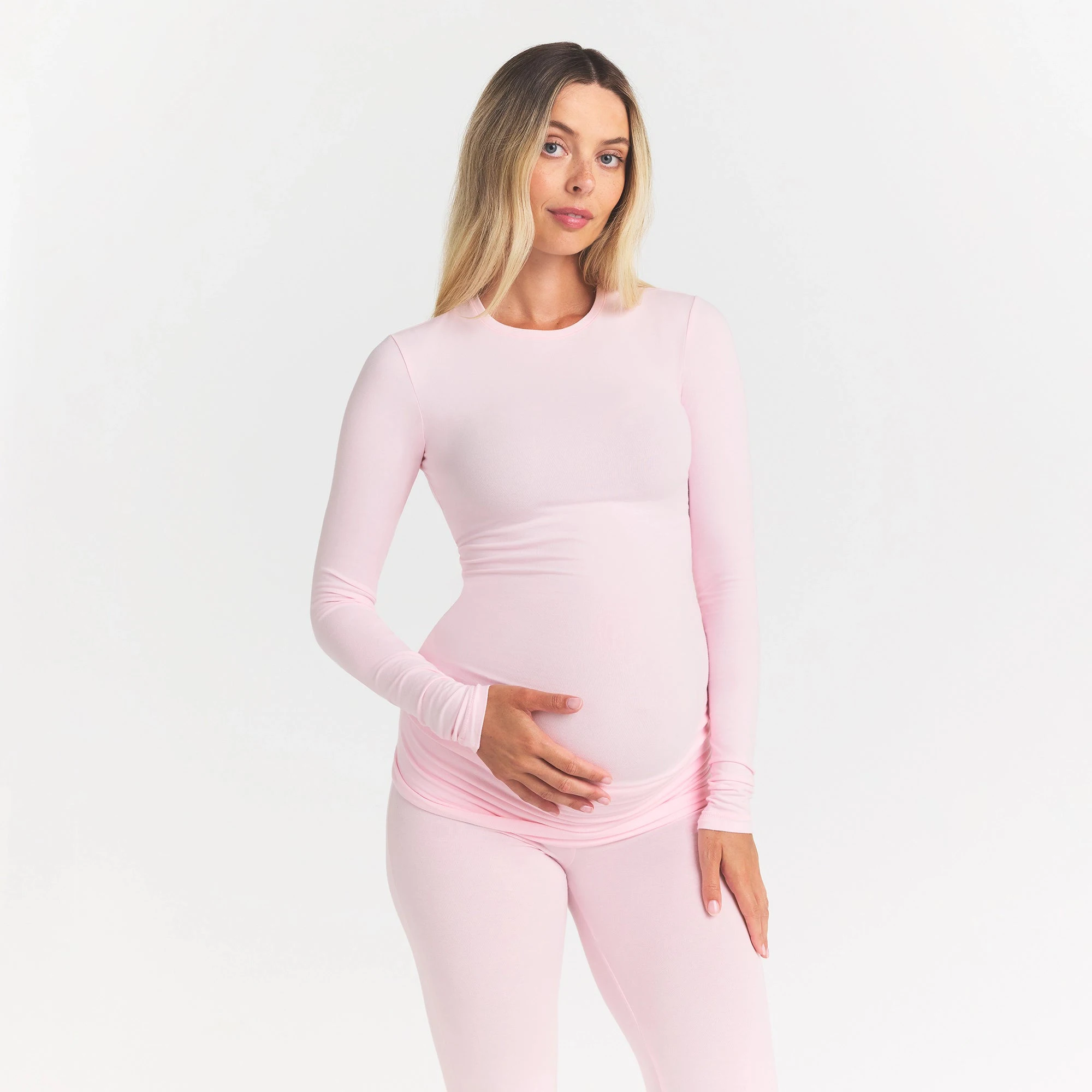 COTTON JERSEY MATERNITY LONG SLEEVE T-SHIRT | CHERRY BLOSSOM ON A MODEL FRONT VIEW @ | FOCUS: 0.0, 1.0, 0.9