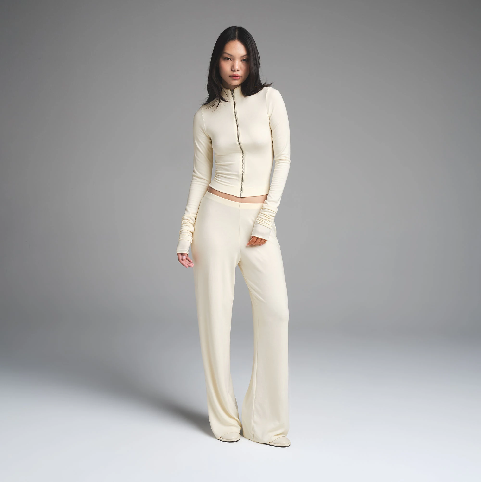 SKIMS CLOUD ZIP UP TOP | ECRU ON A MODEL FRONT VIEW | FOCUS: 0.0, 1.0, 0.9