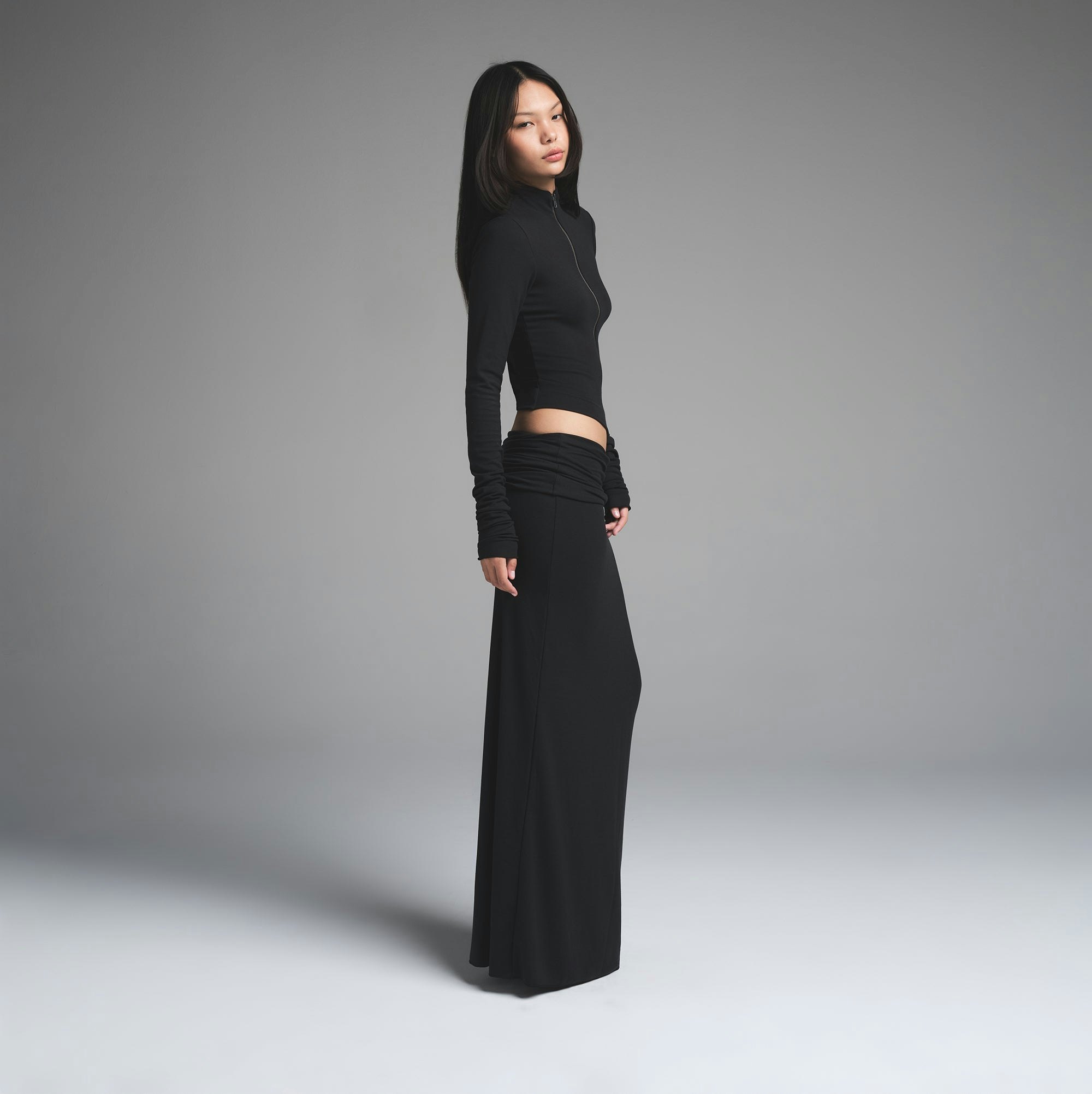 SKIMS CLOUD ZIP UP TOP | ONYX ON A MODEL SIDE VIEW | FOCUS: 0.0, 1.0, 0.9