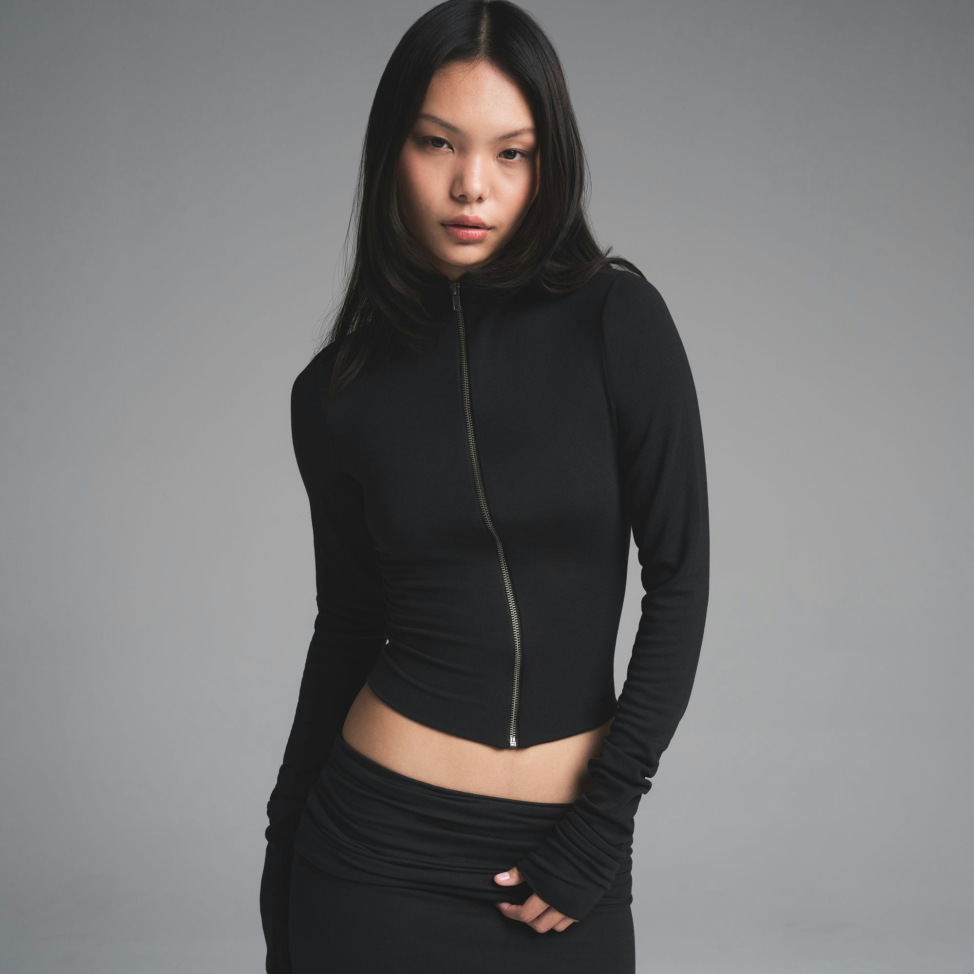 SKIMS CLOUD ZIP UP TOP | ONYX ON A MODEL FRONT VIEW | FOCUS: 0.0, 1.0, 0.9