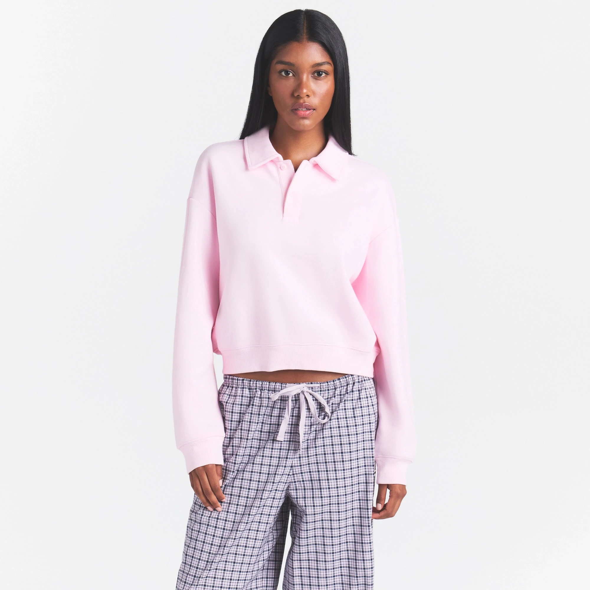 COTTON FLEECE POLO SWEATSHIRT | CHERRY BLOSSOM ON A MODEL SIDE VIEW @ | FOCUS: 0.0, 1.0, 0.9