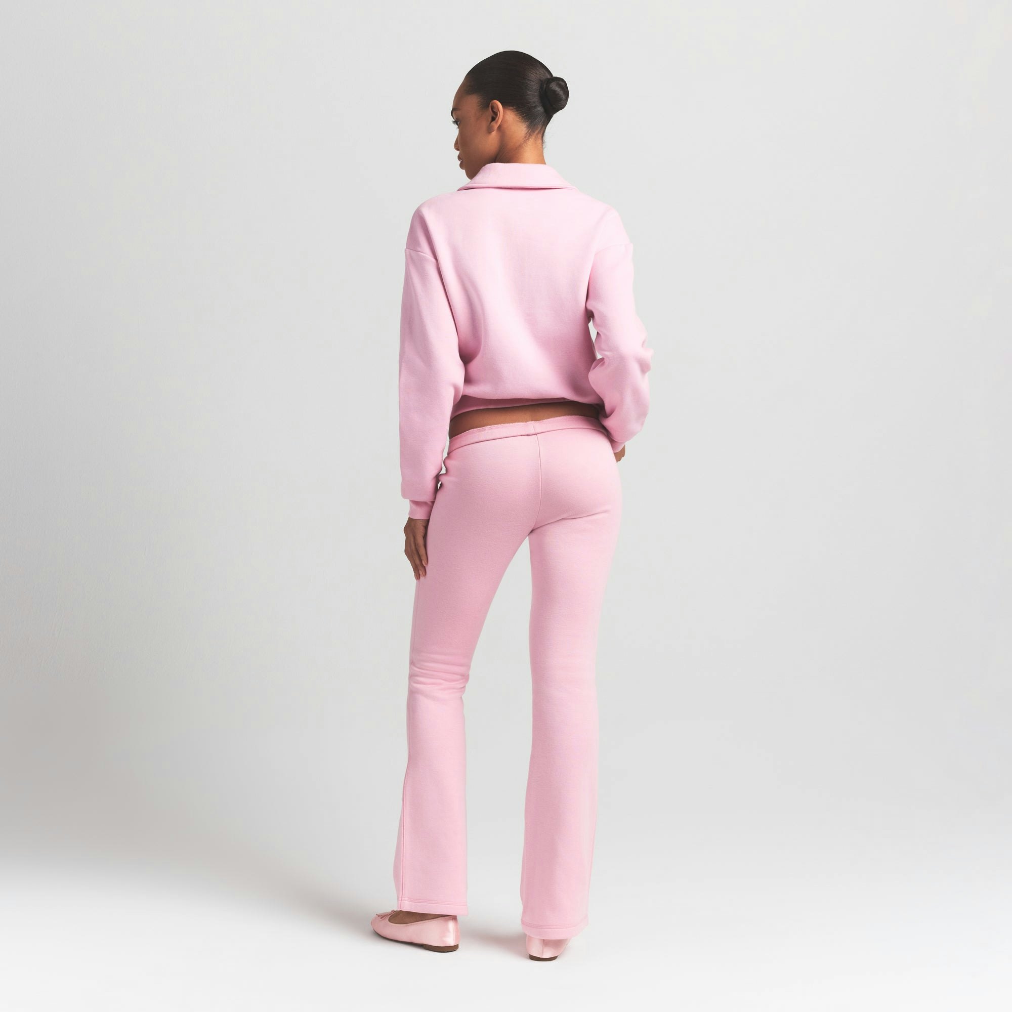 COTTON FLEECE POLO SWEATSHIRT | HALITE ON A MODEL BACK VIEW @ | FOCUS: 0.9, 0.1, 0.7