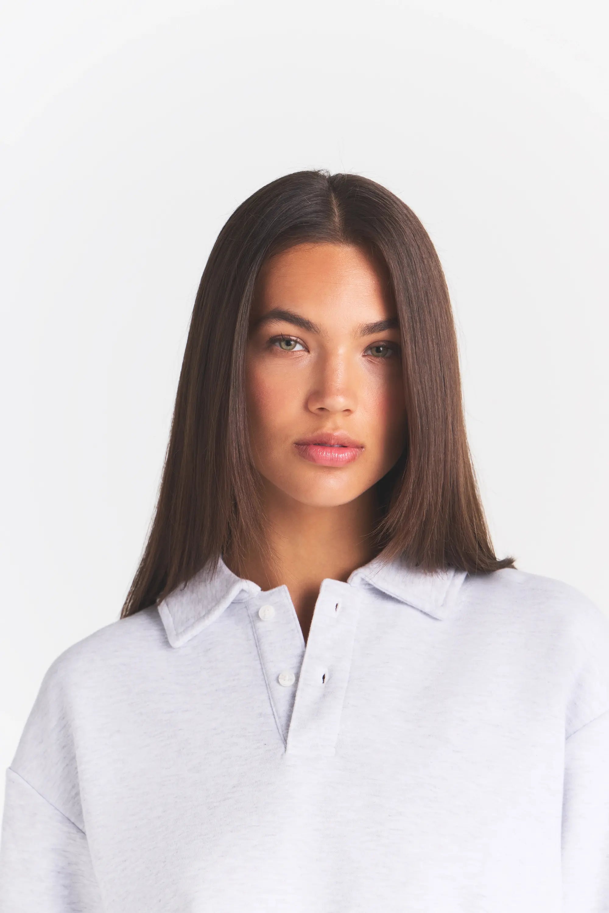 COTTON FLEECE POLO SWEATSHIRT | LIGHT HEATHER GREY ON A MODEL SIDE VIEW @ | FOCUS: 0.0, 1.0, 0.9