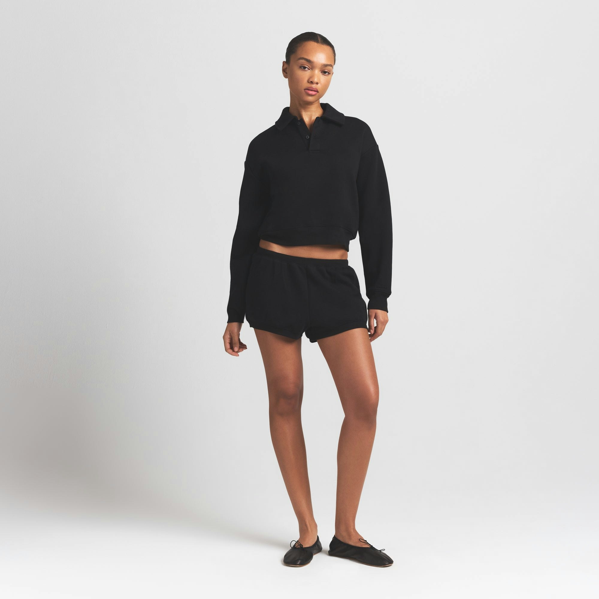 COTTON FLEECE POLO SWEATSHIRT | ONYX ON A MODEL FRONT VIEW S | FOCUS: 0.0, 1.0, 0.9