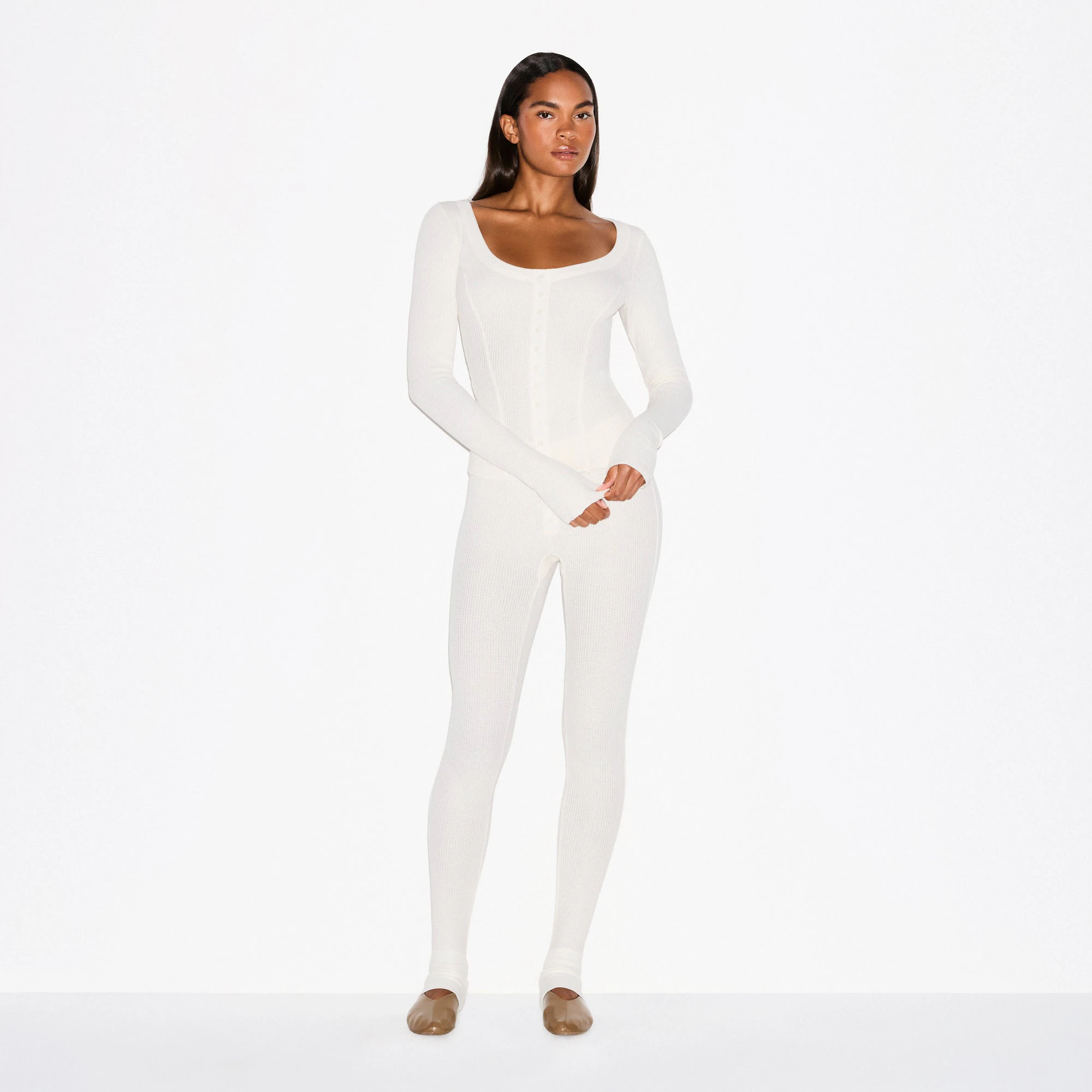 HEAVY WAFFLE CARDIGAN | IVORY ON A MODEL FRONT VIEW @ | FOCUS: 0.0, 1.0, 0.9