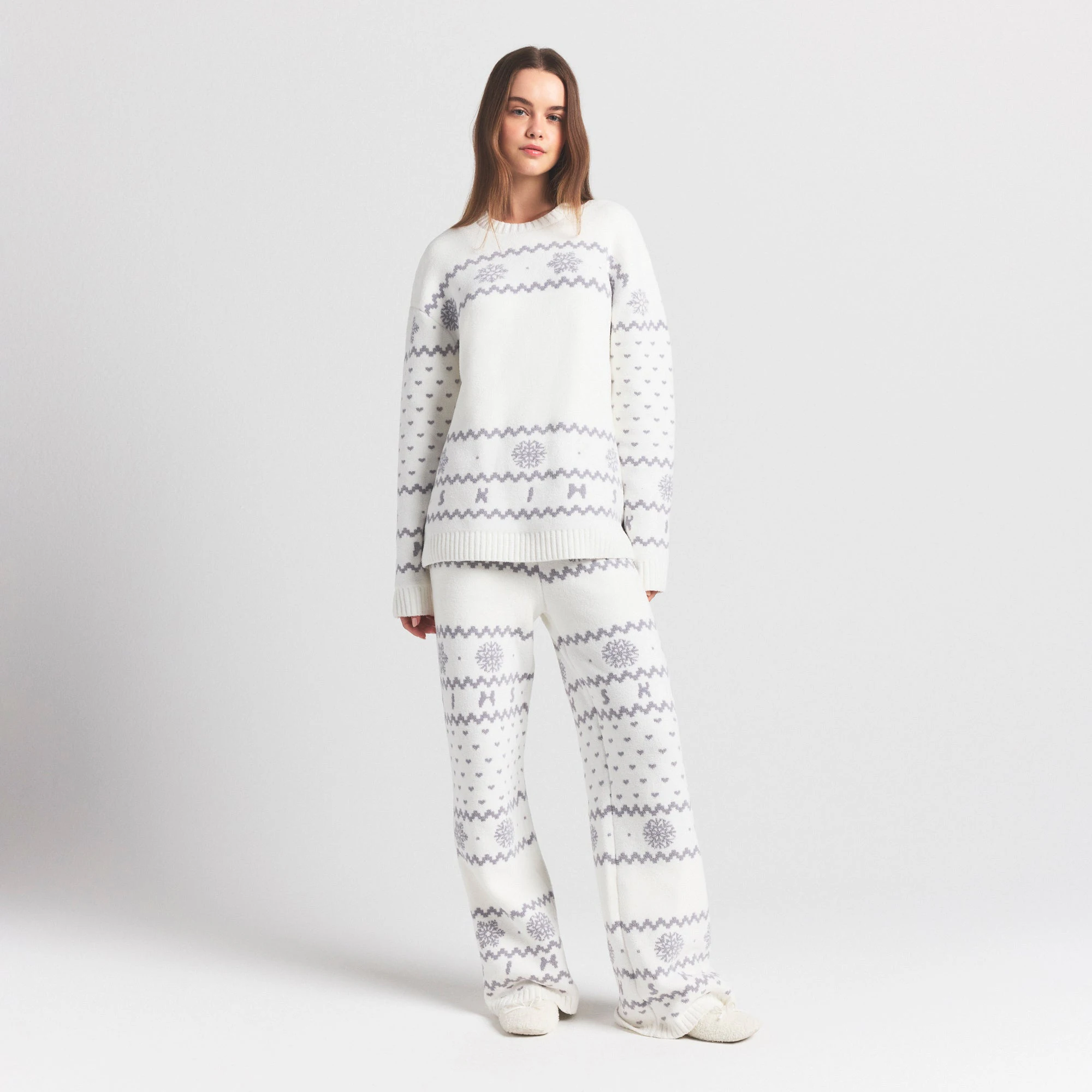 COZY LIGHT CREWNECK PULLOVER | MARBLE HEART FAIR ISLE ON A MODEL FRONT VIEW @ | FOCUS: 0.0, 1.0, 0.9