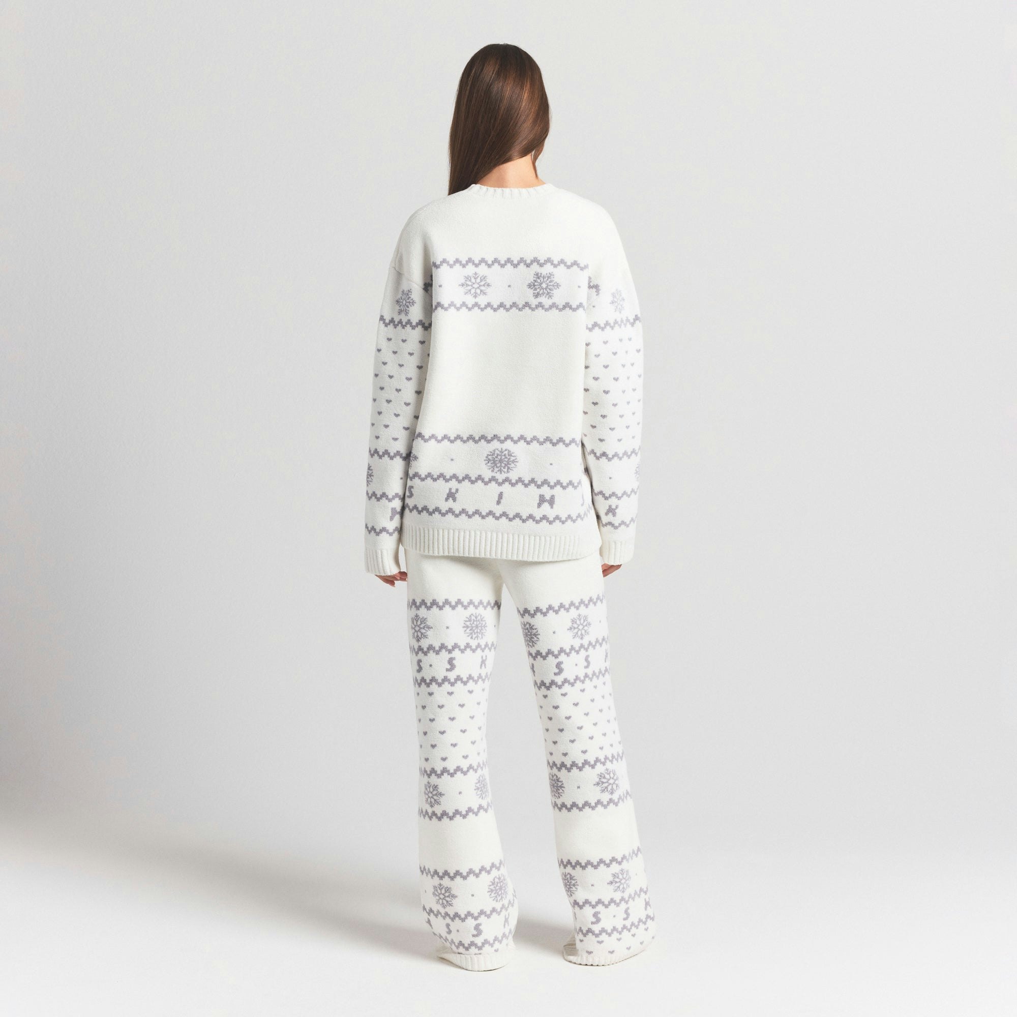 COZY LIGHT CREWNECK PULLOVER | MARBLE HEART FAIR ISLE ON A MODEL SIDE VIEW @ | FOCUS: 0.0, 1.0, 0.9