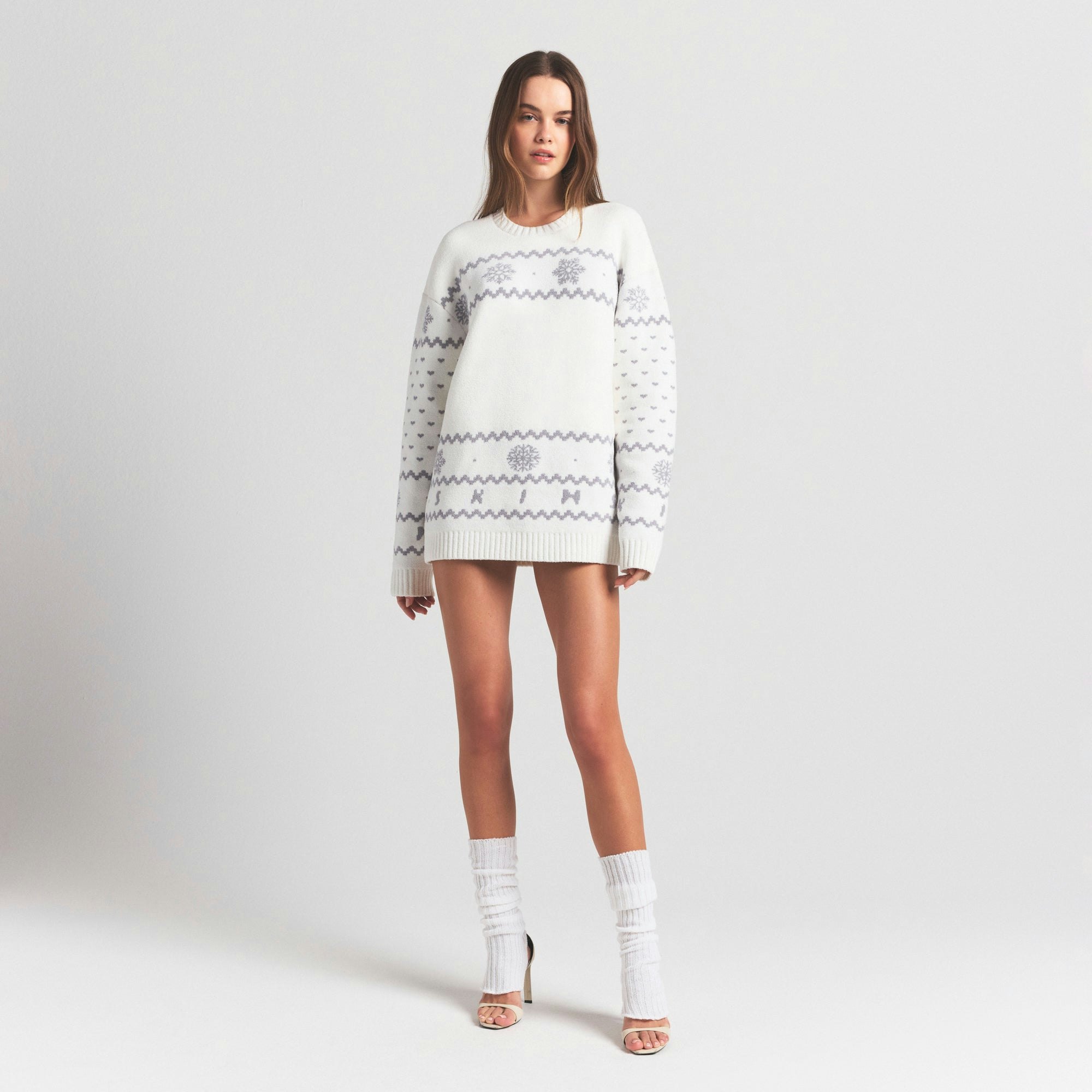 COZY LIGHT CREWNECK PULLOVER | MARBLE HEART FAIR ISLE ON A MODEL FRONT VIEW @ | FOCUS: 0.0, 1.0, 0.9