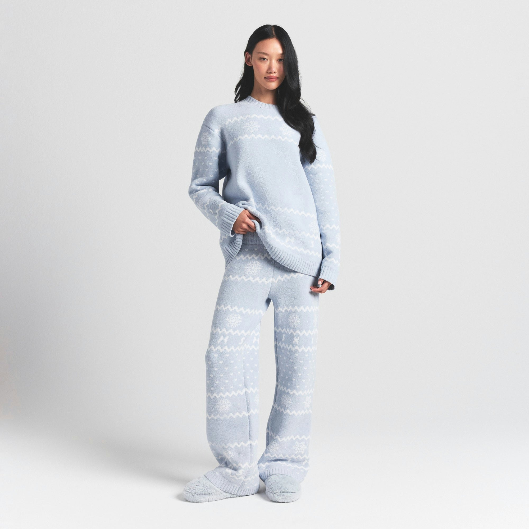 COZY LIGHT CREWNECK PULLOVER | ZEN BLUE HEART FAIR ISLE ON A MODEL FRONT VIEW @ | FOCUS: 0.0, 1.0, 0.9