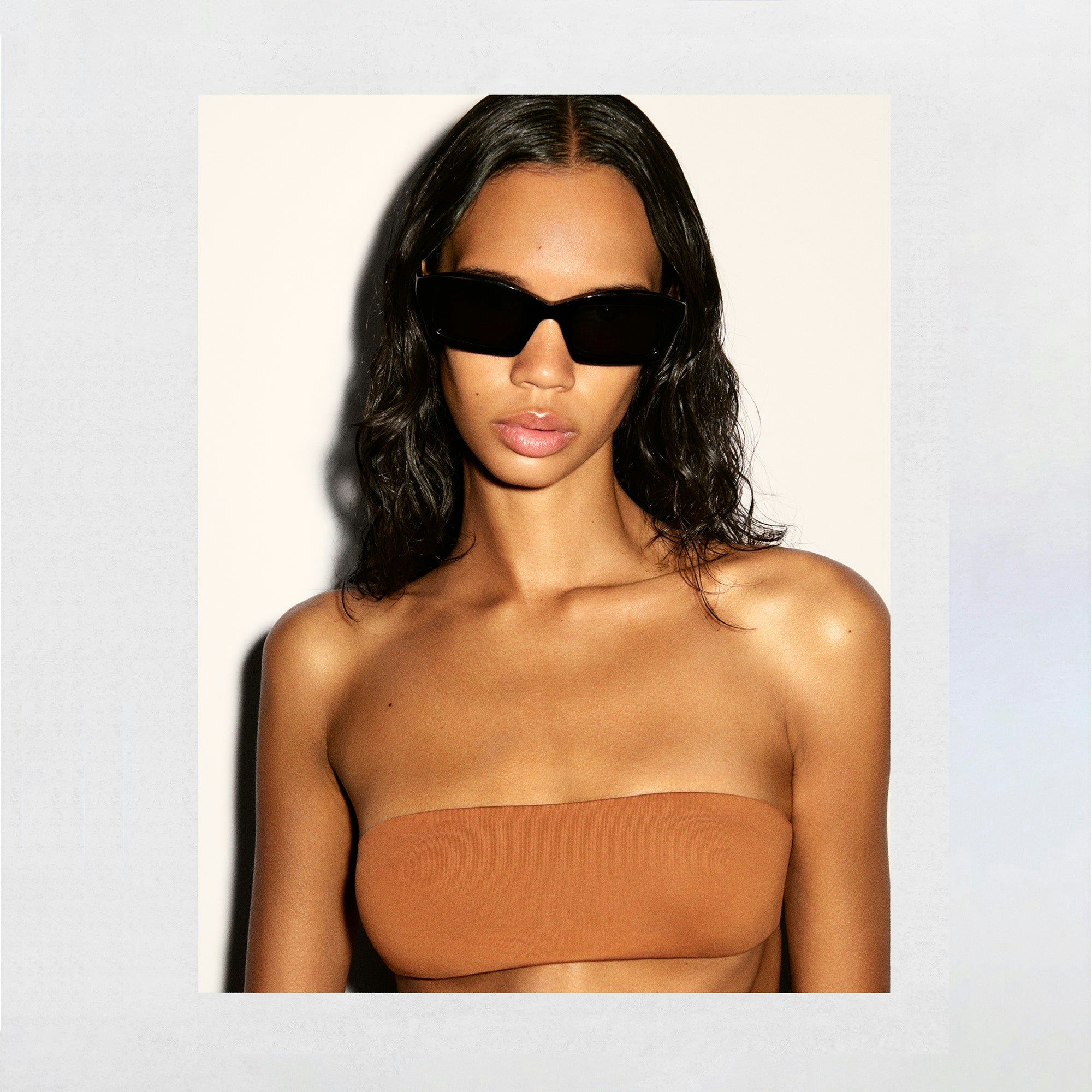 MINIMAL SWIM BANDEAU BIKINI TOP | BRONZE ON A MODEL FRONT VIEW | FOCUS: 0.0, 1.0, 0.9 | FOCUS: 0.9, 0.1, 0.7