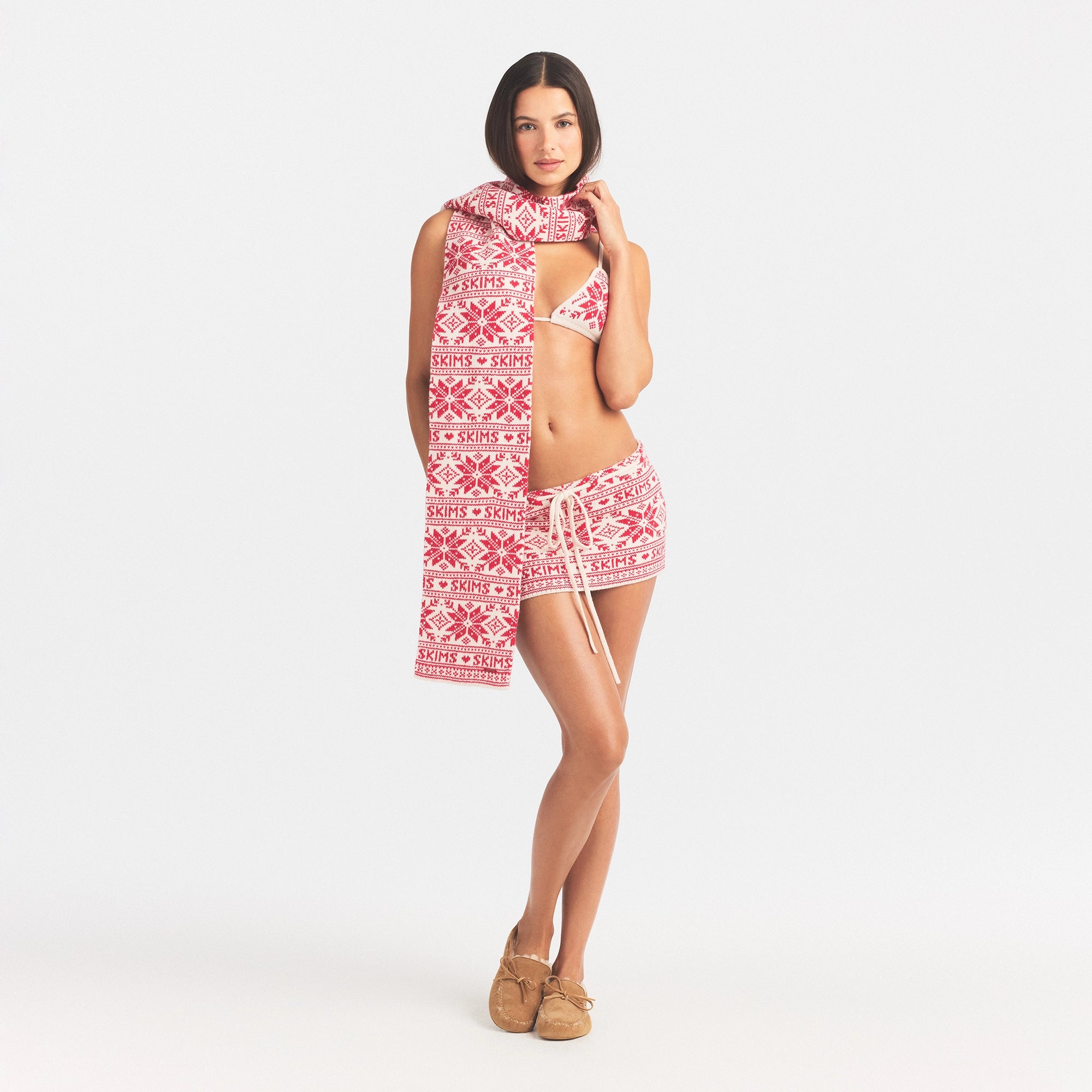 FAIRISLE KNIT SCARF | SNOW CARDINAL FAIRISLE ON A MODEL FRONT VIEW @ | FOCUS: 0.0, 1.0, 0.9