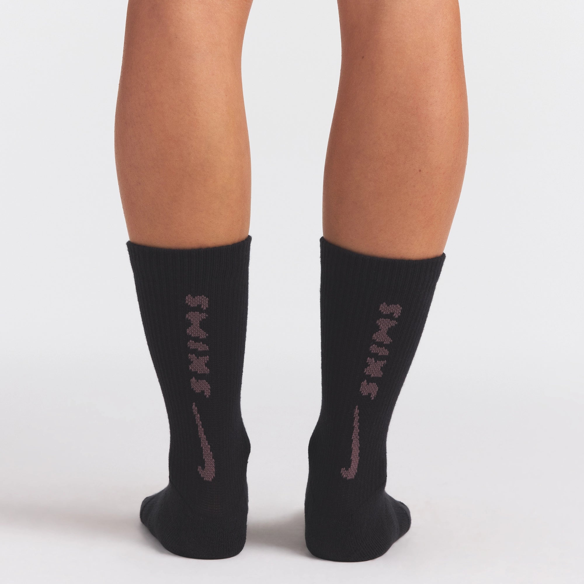 NikeSKIMS ACCESSORIES DRI-FIT™ CREW SOCK 3-PACK | COBALT MULTI ON A MODEL SIDE VIEW @ | FOCUS: 0.0, 1.0, 0.9