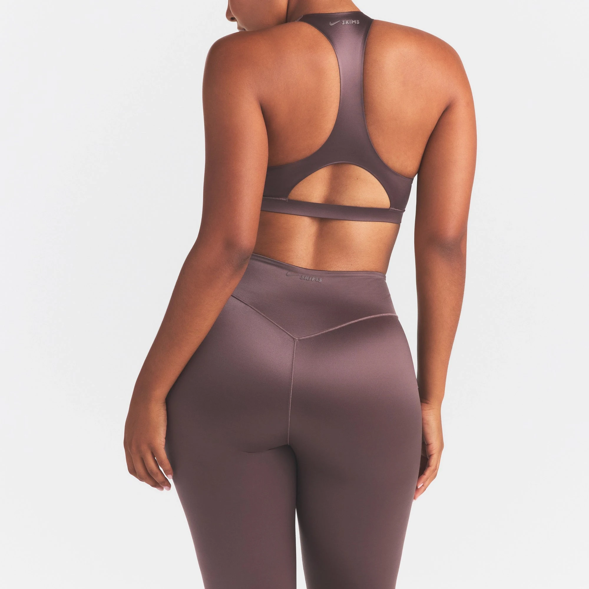 NikeSKIMS SATIN SHINE BONDED WAIST 26" LEGGING | RESIN ON A MODEL SIDE VIEW