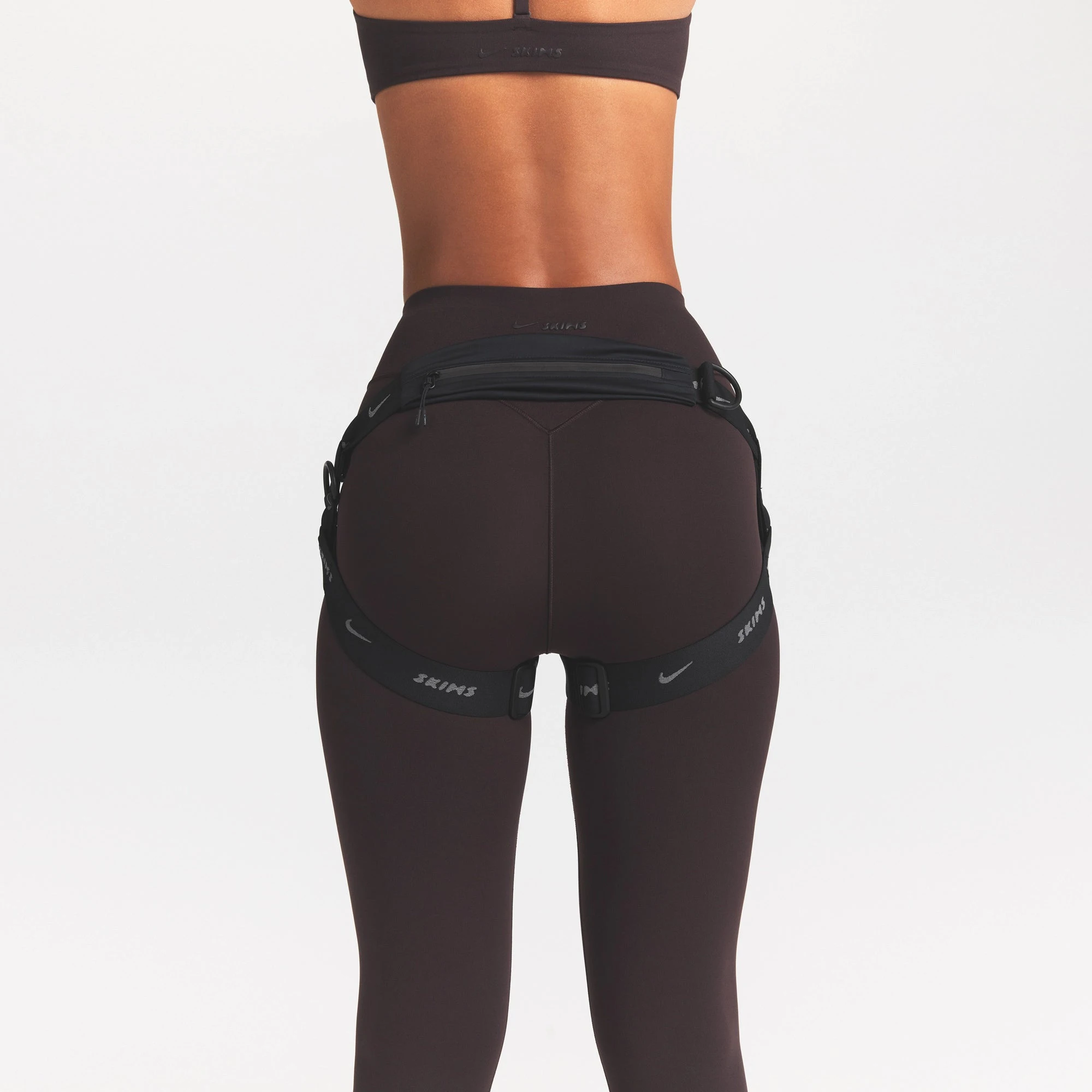 NikeSKIMS STUDIO STRETCH 26" LEGGING | DARK ROAST ON A MODEL SIDE VIEW