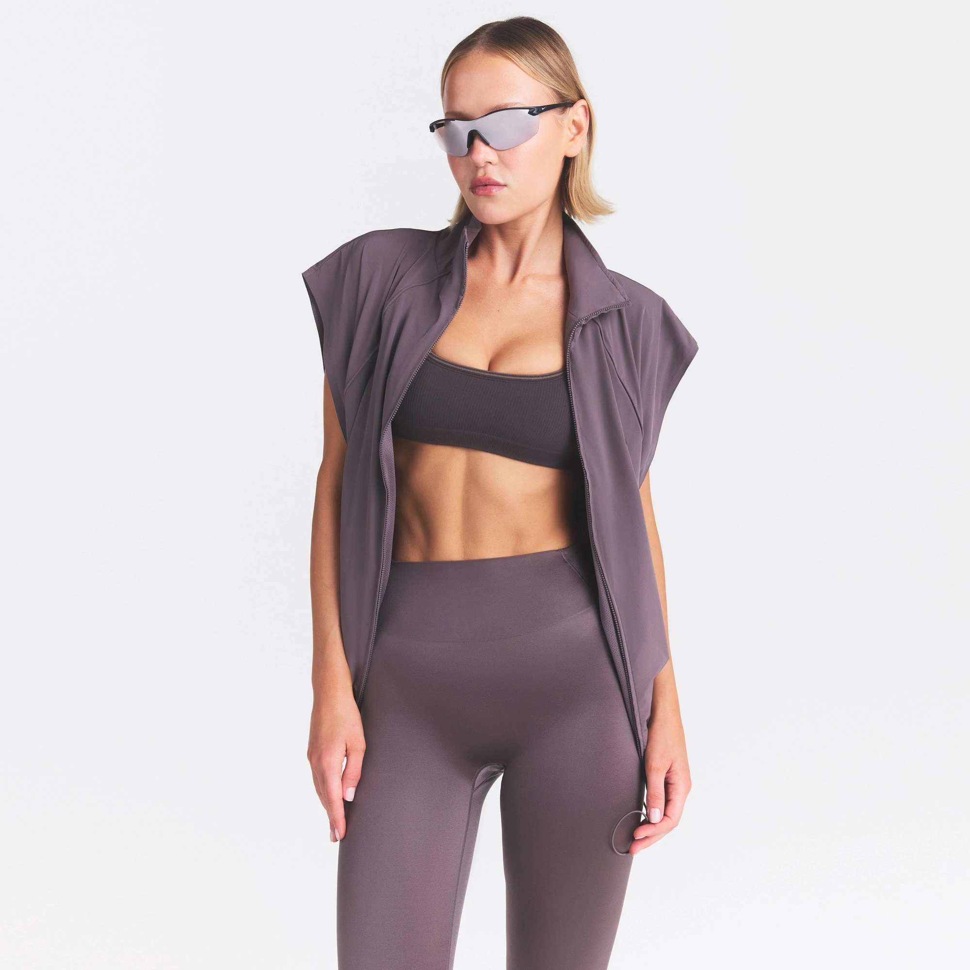 NikeSKIMS SATIN SHINE BONDED WAIST 29" LEGGING | RESIN ON A MODEL SIDE VIEW