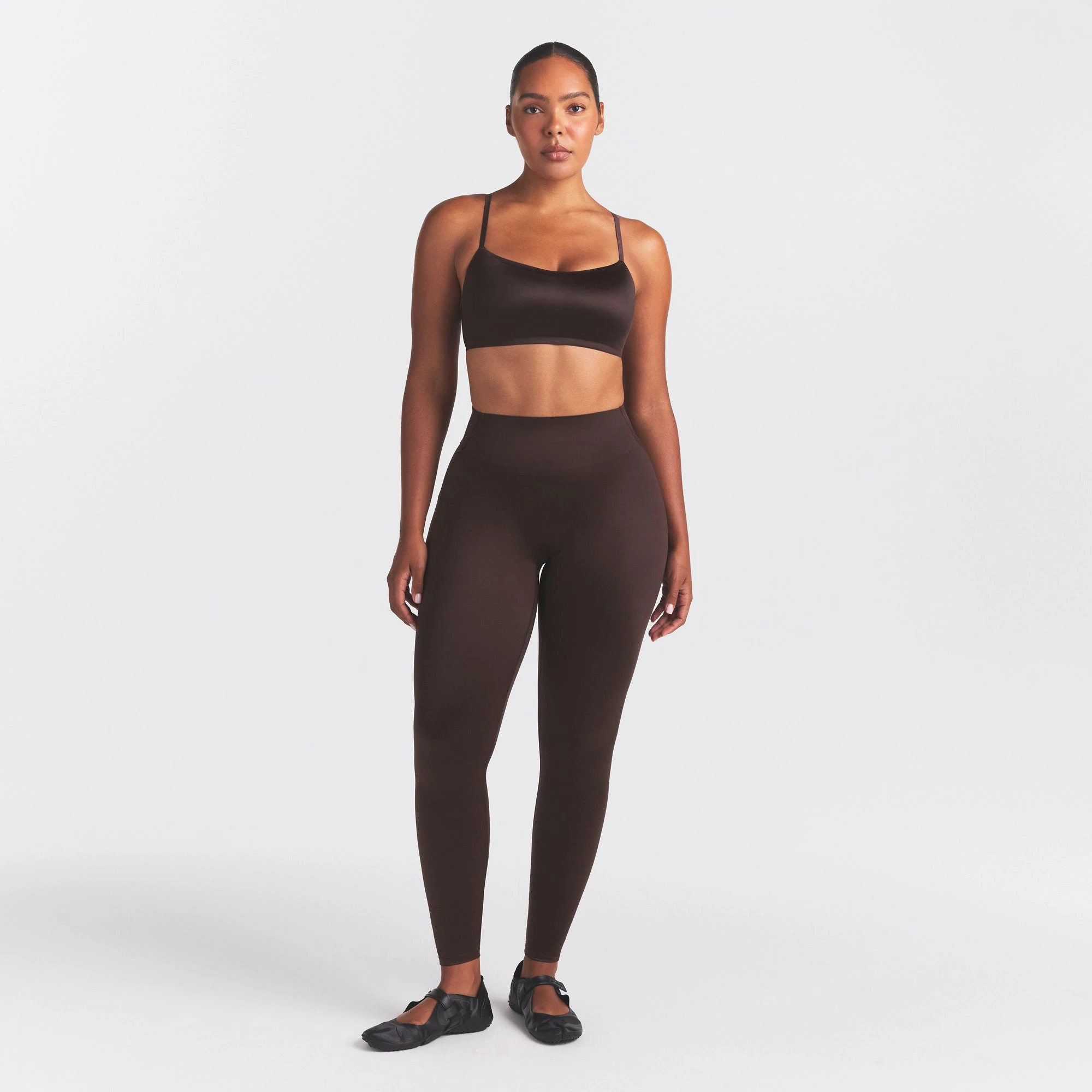 NikeSKIMS SATIN SHINE BONDED WAIST LEGGING 29" | PHOENIX ON A MODEL FRONT VIEW