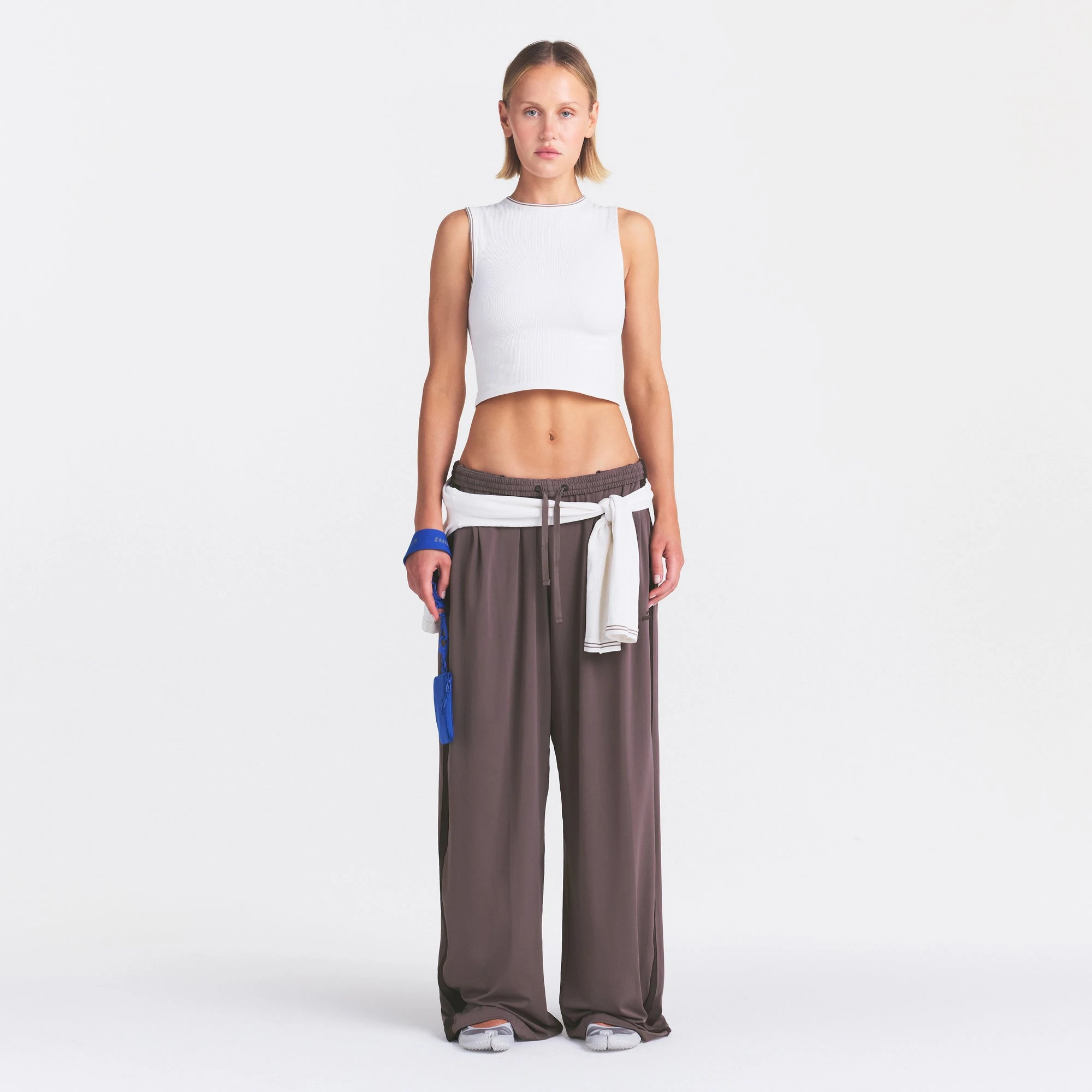 NikeSKIMS STRETCH KNIT WIDE LEG PANT | RESIN ON A MODEL FRONT VIEW @ | FOCUS: 0.0, 1.0, 0.9