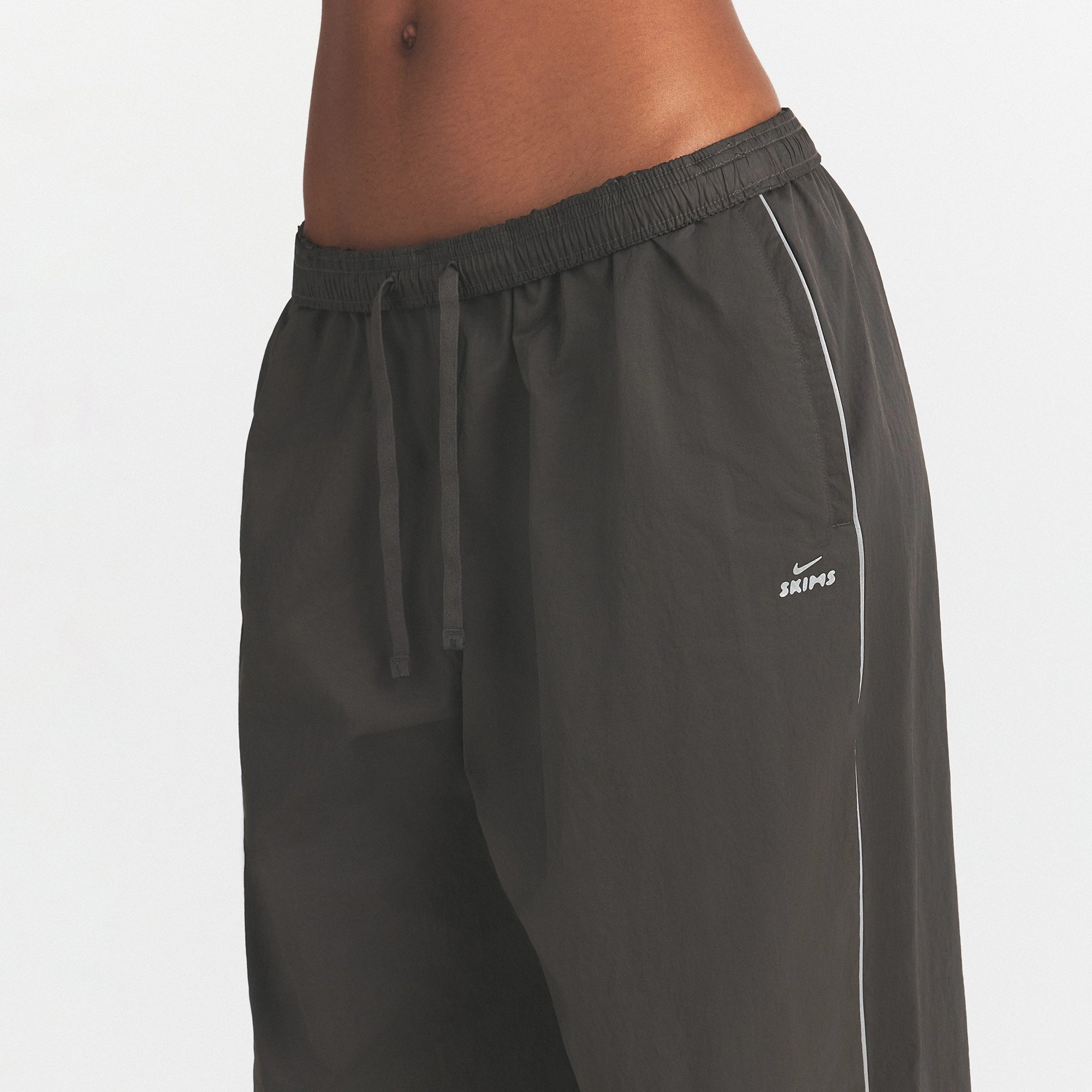 NikeSKIMS CRUNCHY NYLON WIDE LEG PANT | BOULDER ON A MODEL SIDE VIEW @ | FOCUS: 0.0, 1.0, 0.9