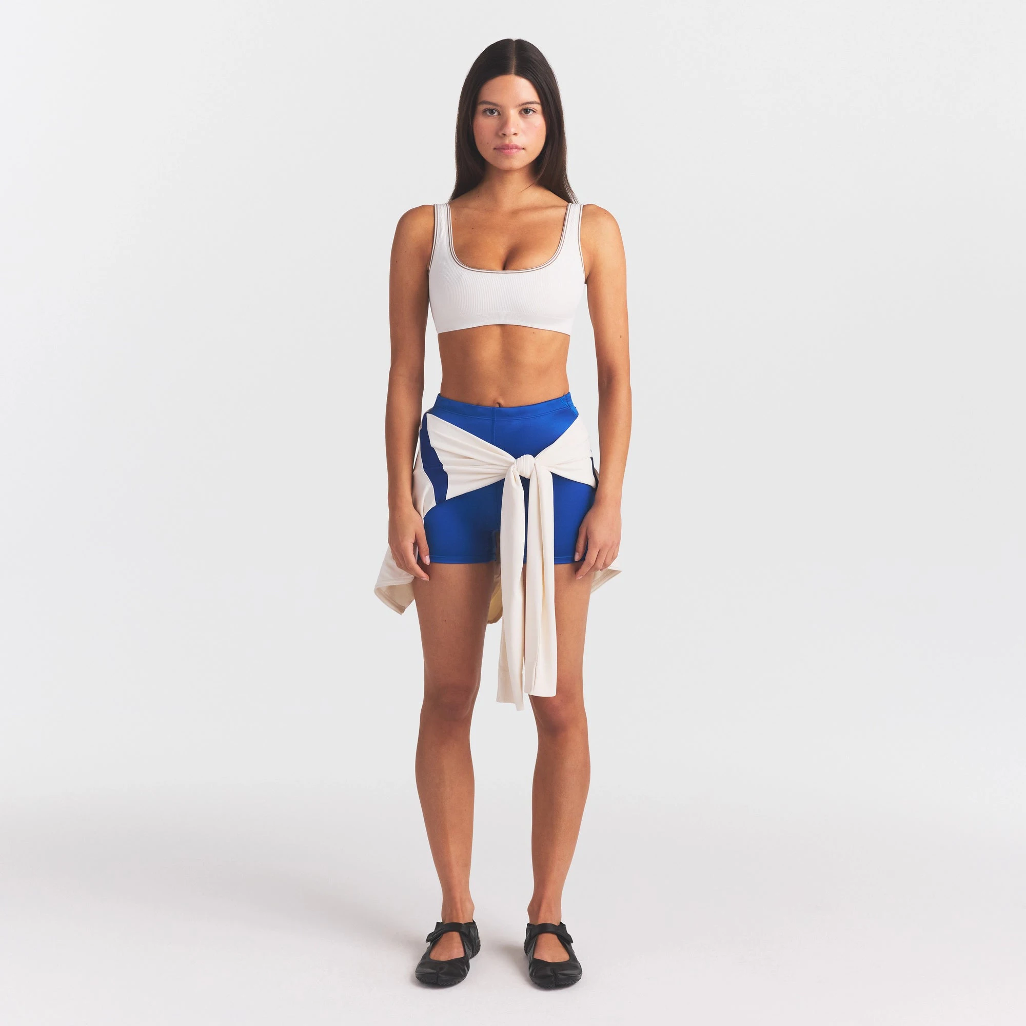 NikeSKIMS RIBBED SEAMLESS MICRO SCOOP BRA | IVORY ON A MODEL FRONT VIEW @ | FOCUS: 0.0, 1.0, 0.9