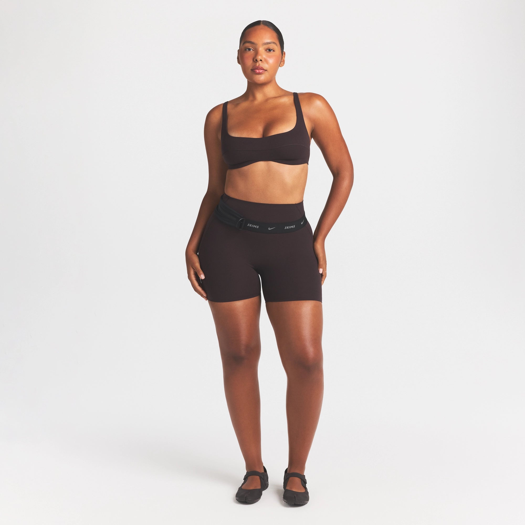 NikeSKIMS STUDIO STRETCH SEAM FRONT MICRO BRA | DARK ROAST ON A MODEL FRONT VIEW