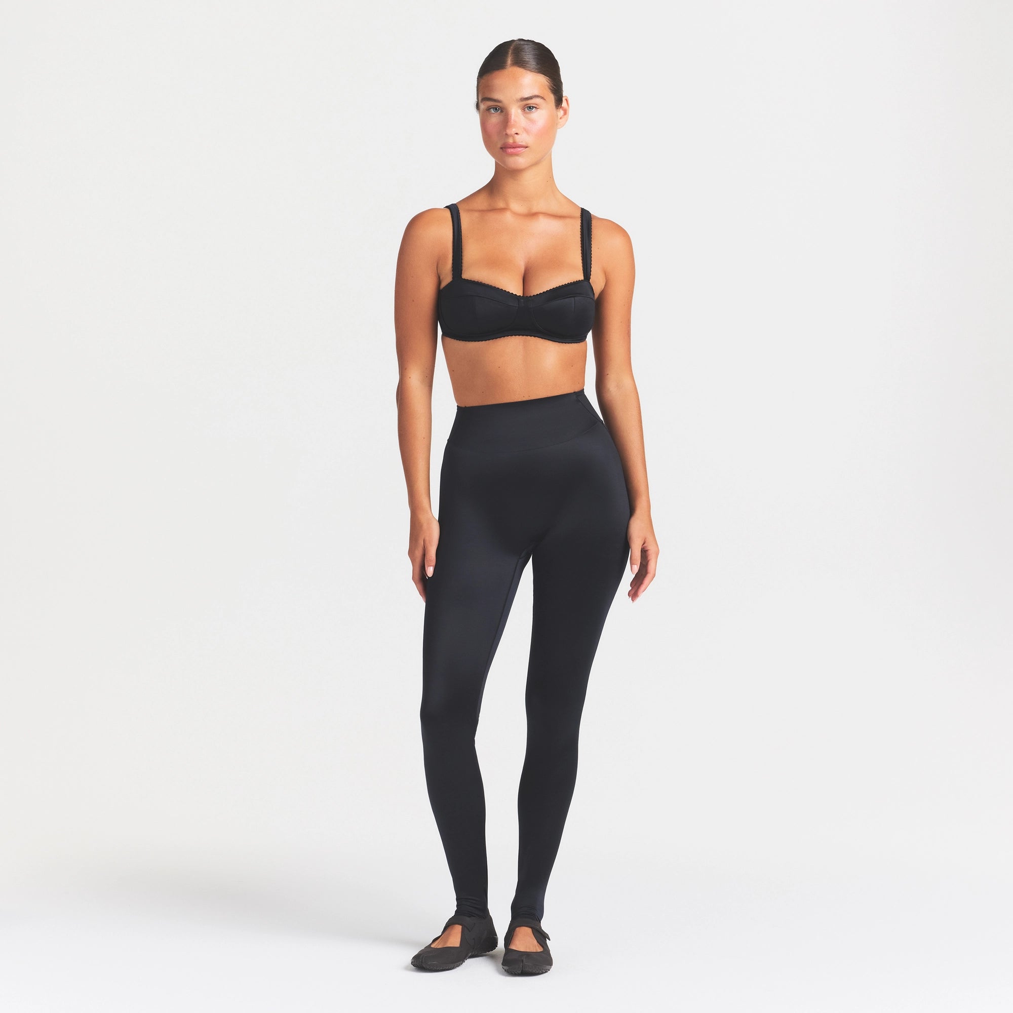 NikeSKIMS SATIN SHINE PANELED PICOT BRA | OBSIDIAN ON A MODEL FRONT VIEW @ | FOCUS: 0.0, 1.0, 0.9
