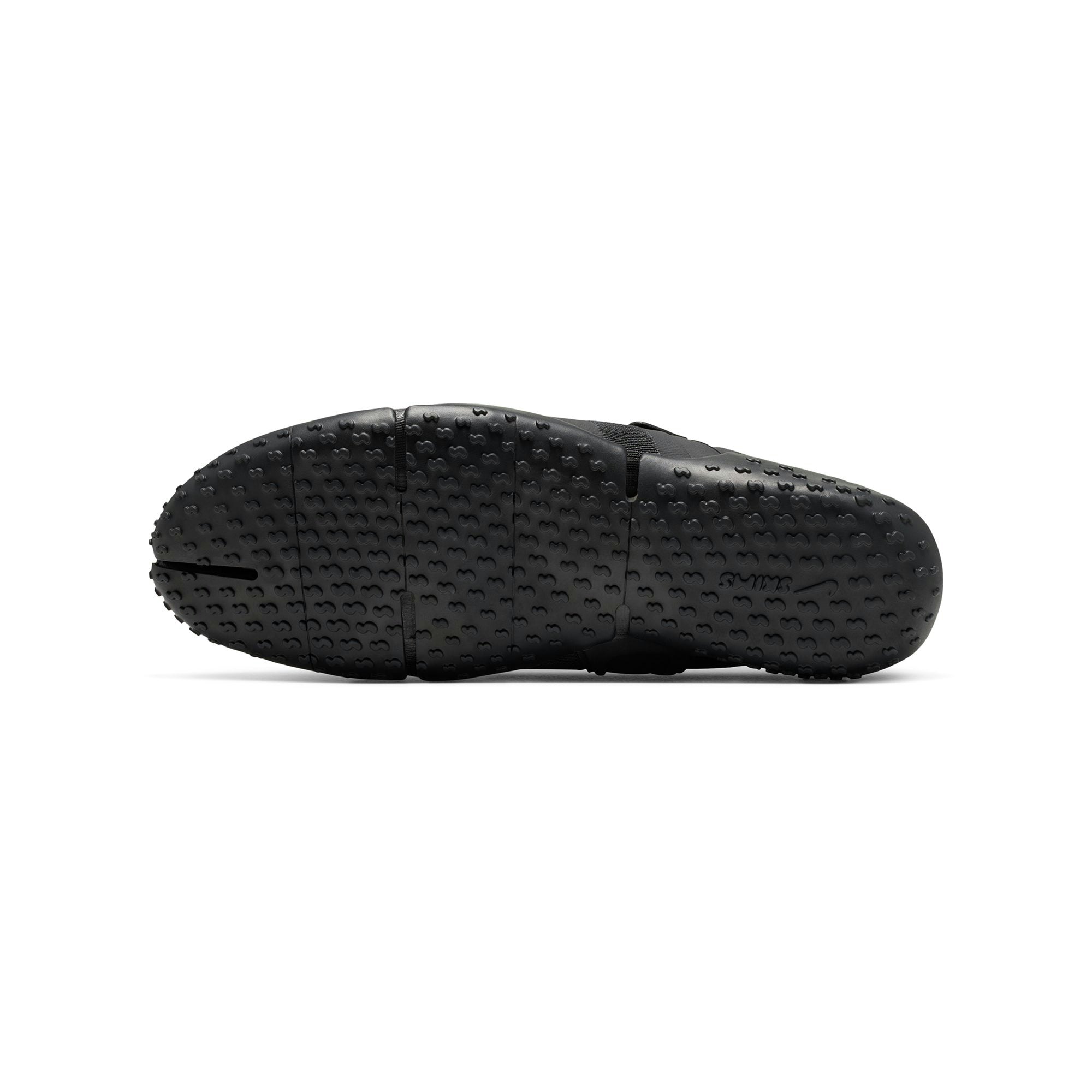 NikeSKIMS FOOTWEAR MESH RIFT | BLACK FLAT ON A WHITE BACKGROUND | @ | FOCUS: 0.0, 1.0, 0.9