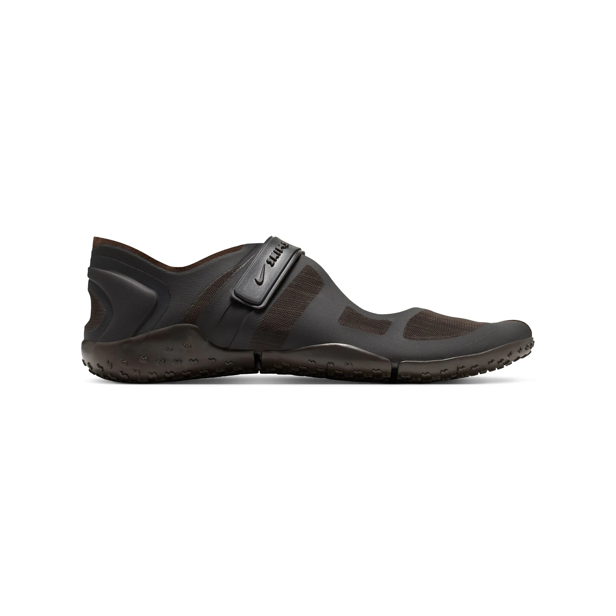 NikeSKIMS FOOTWEAR MESH RIFT | VELVET BROWN FLAT ON A WHITE BACKGROUND @ | FOCUS: 0.0, 1.0, 0.9