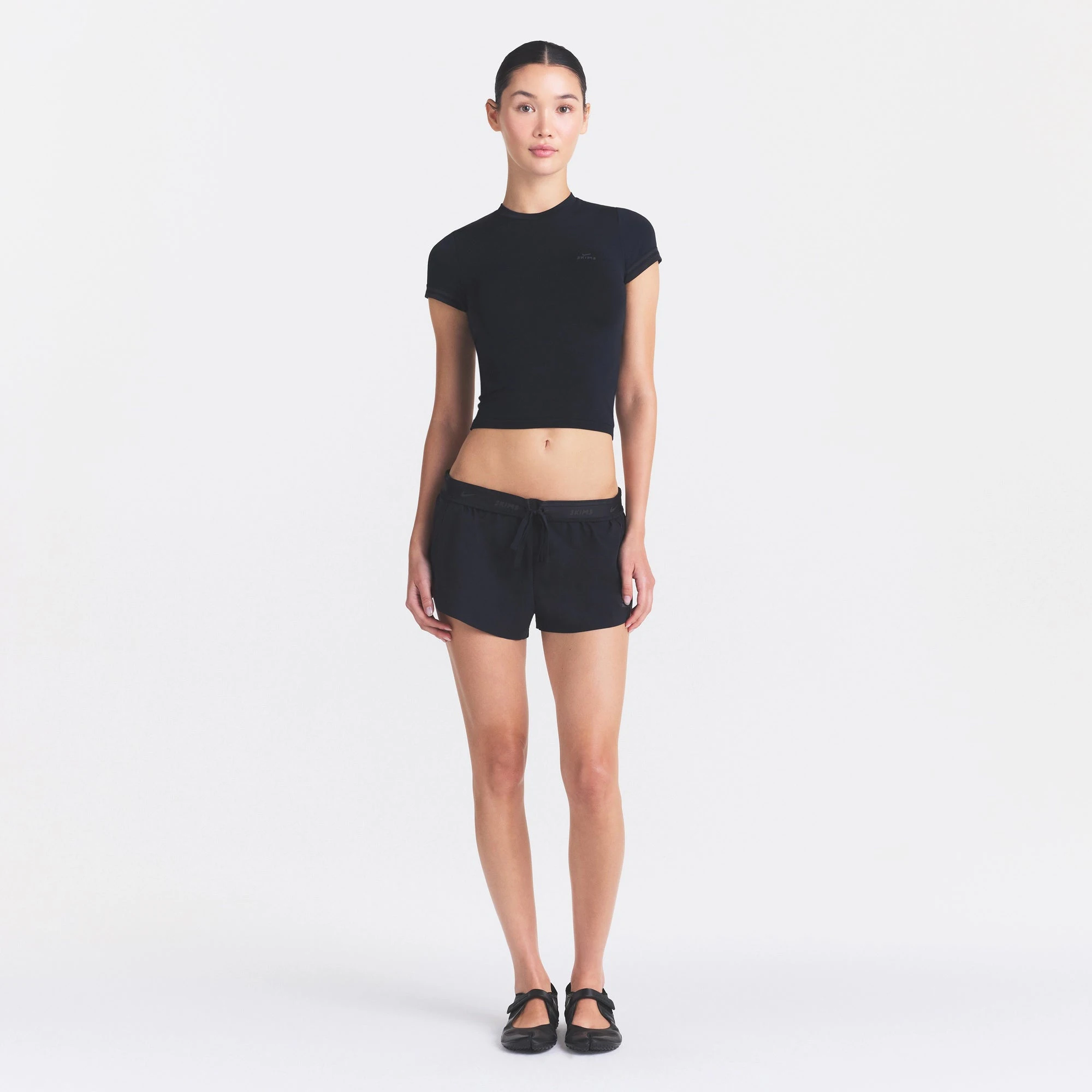 NikeSKIMS STRETCH KNIT CROPPED T-SHIRT | OBSIDIAN ON A MODEL FRONT VIEW @ | FOCUS: 0.0, 1.0, 0.9