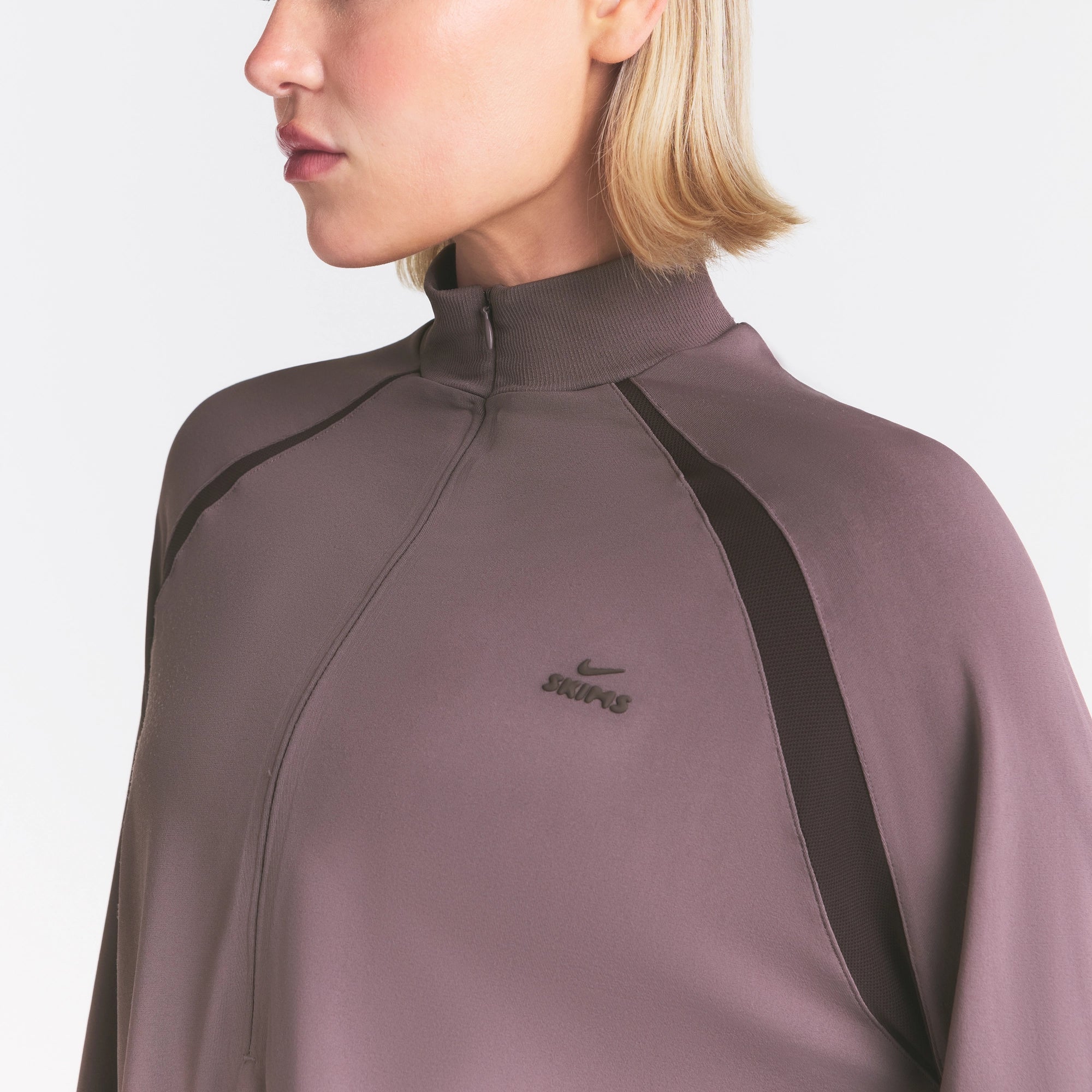 NikeSKIMS STRETCH KNIT LONG SLEEVE HALF ZIP | RESIN ON A MODEL SIDE VIEW @ | FOCUS: 0.0, 1.0, 0.9